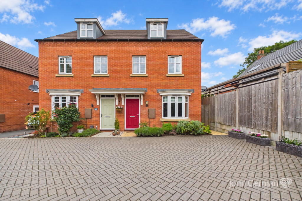 3 bedroom Semi-detached house For Sale