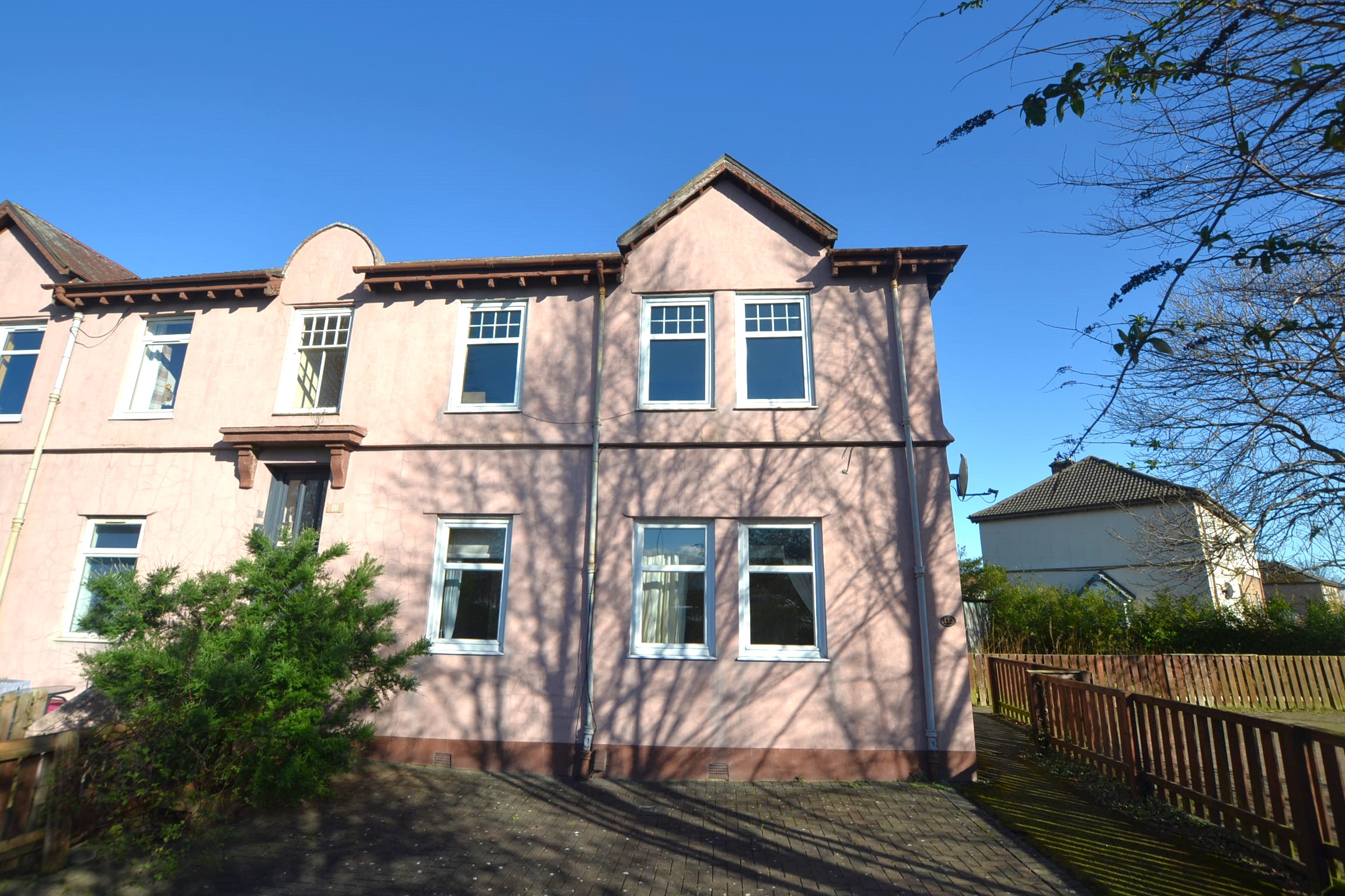 2 bedroom Flat To Let