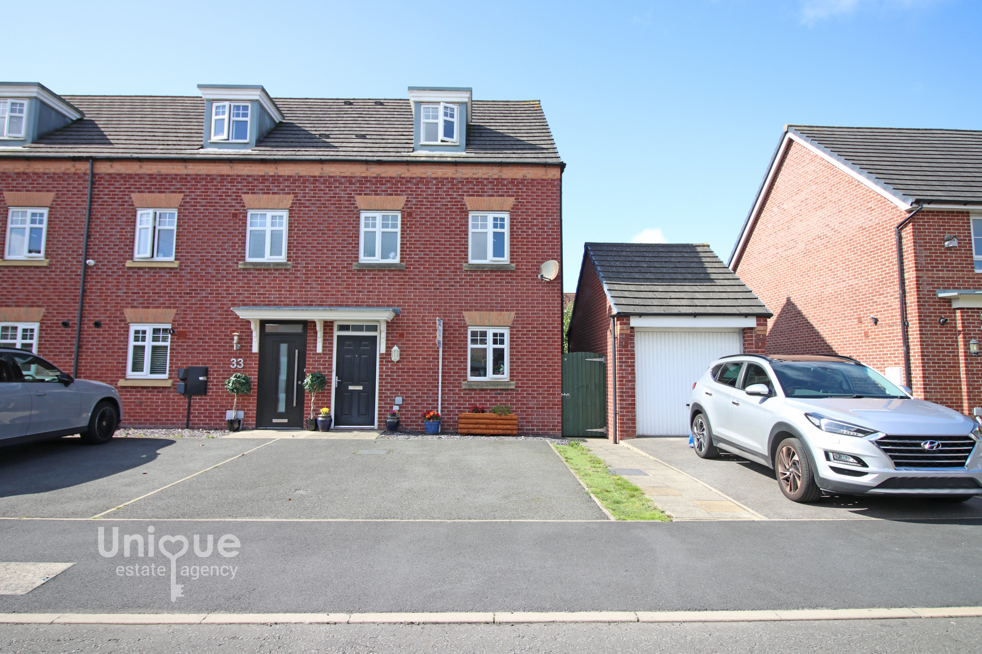 3 bedroom End of terrace house Under Offer