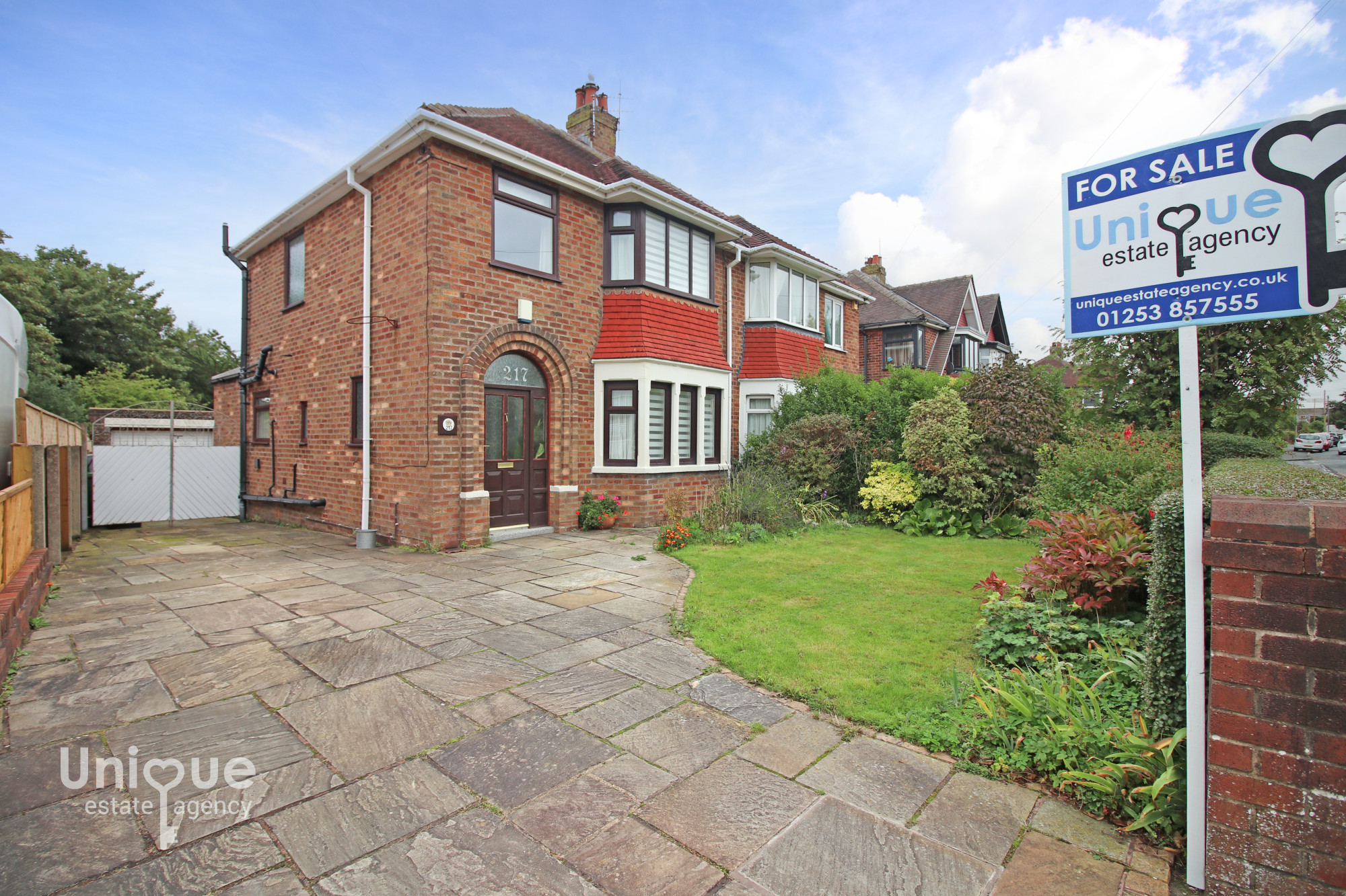 3 bedroom Semi-detached house For Sale