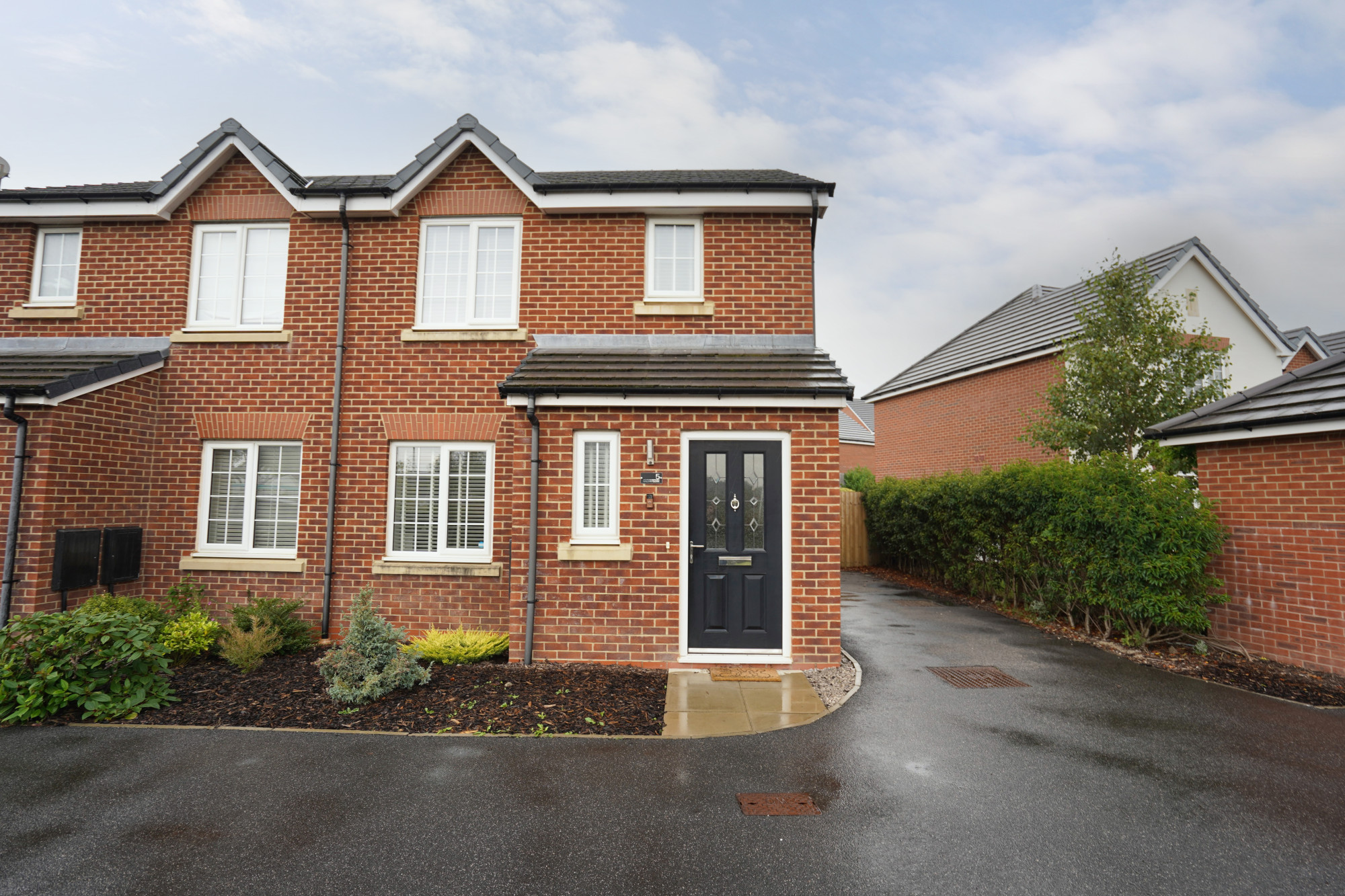 3 bedroom Semi-detached house For Sale