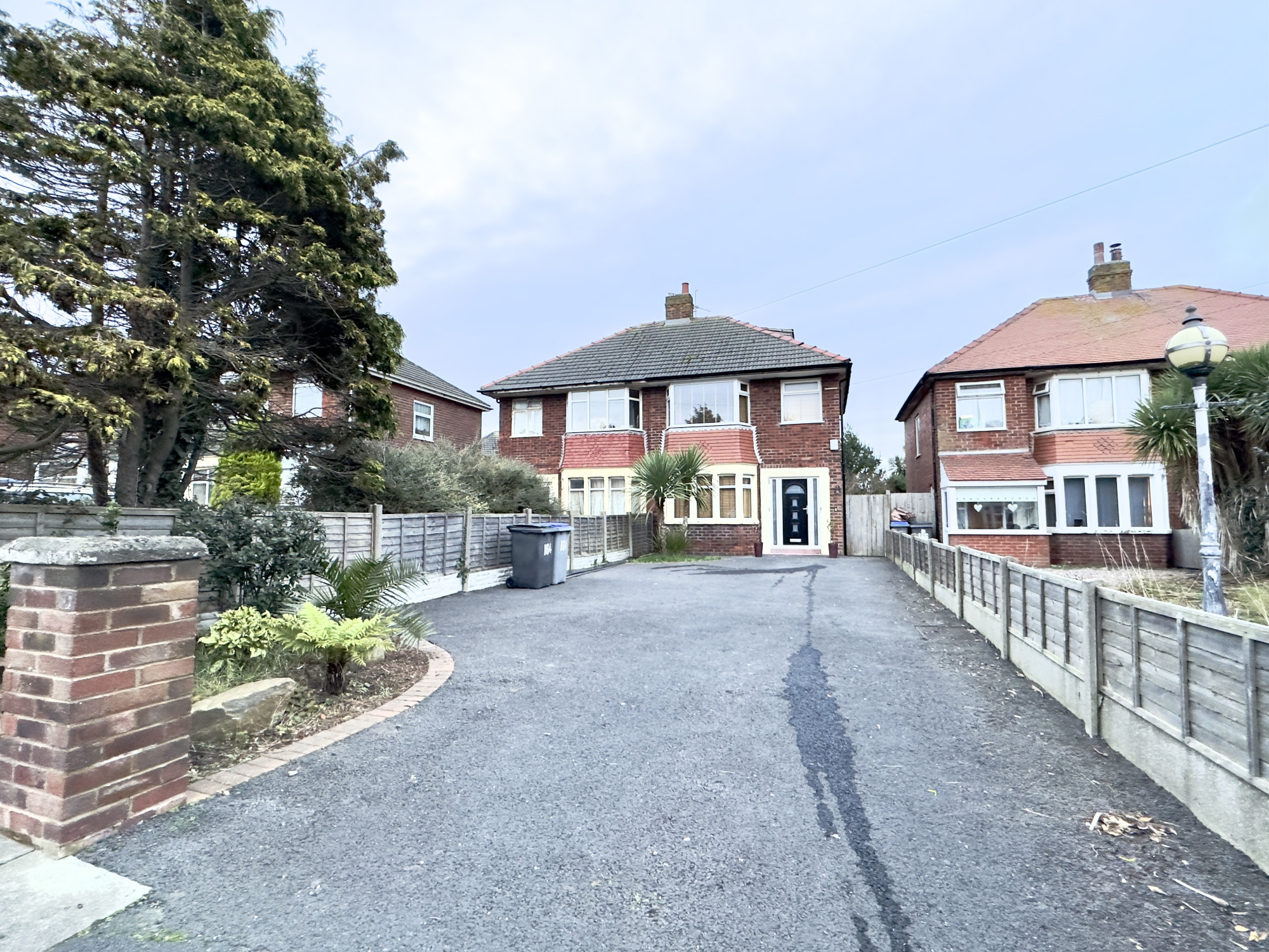 3 bedroom Semi-detached house To Let