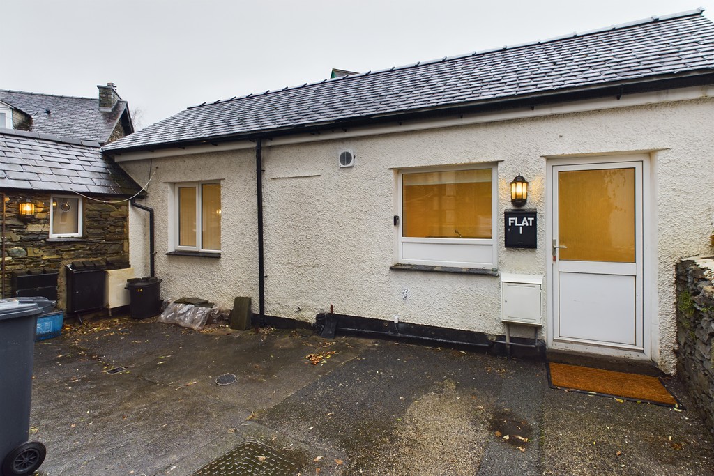 2 bedroom Block of Apartments To Let