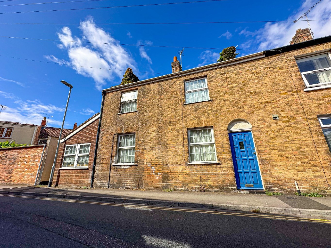 2 bedroom House (unspecified) For Sale