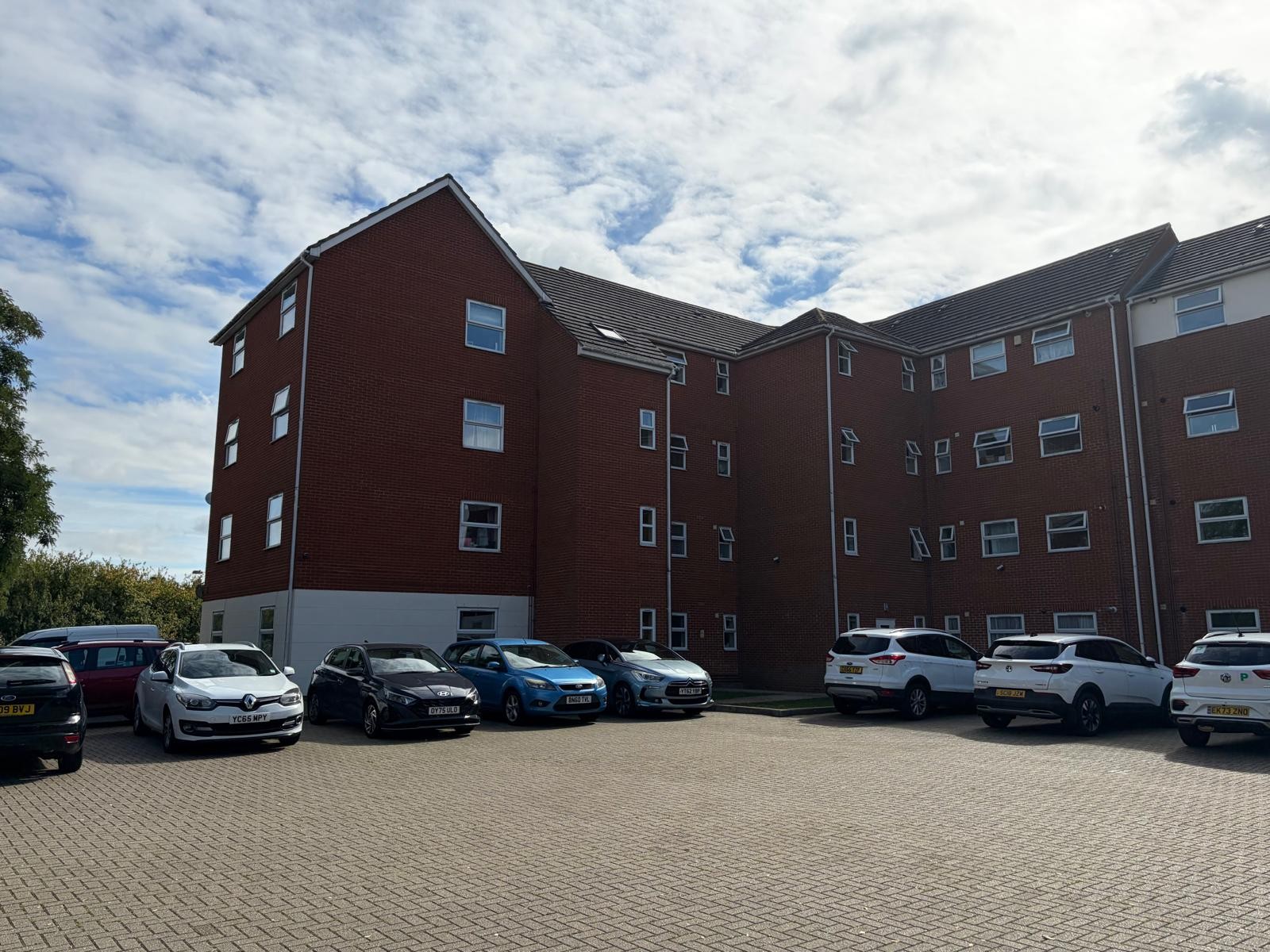 2 bedroom Flat To Let