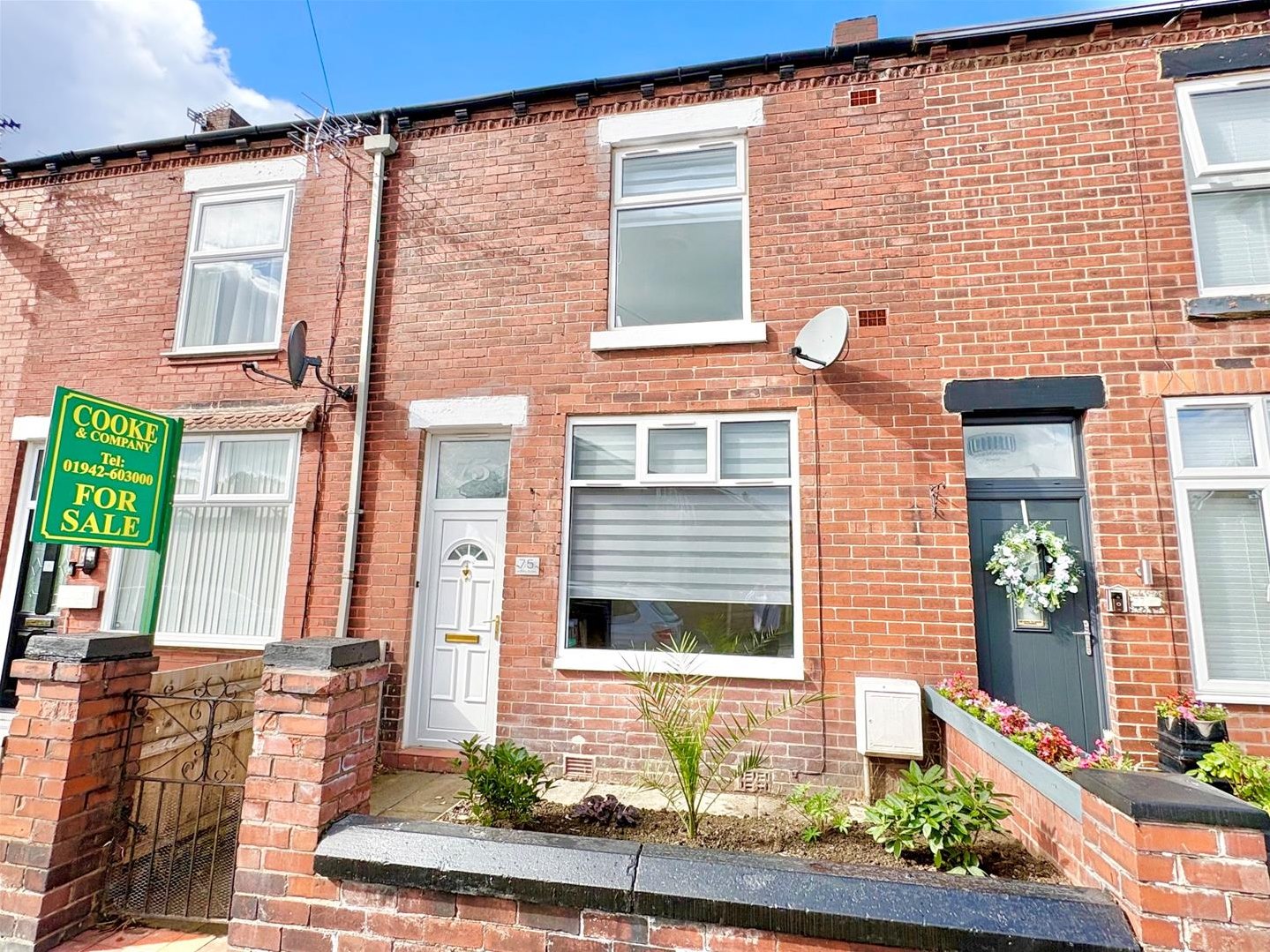 2 bedroom Terraced House For Sale