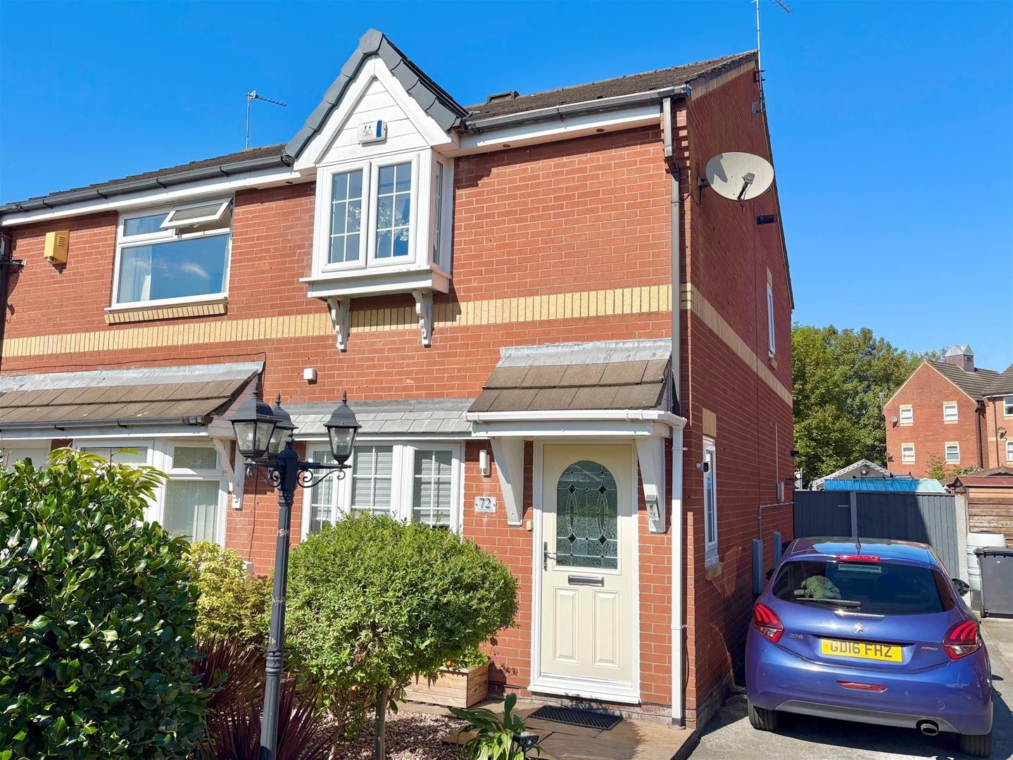 2 bedroom Semi-detached house For Sale