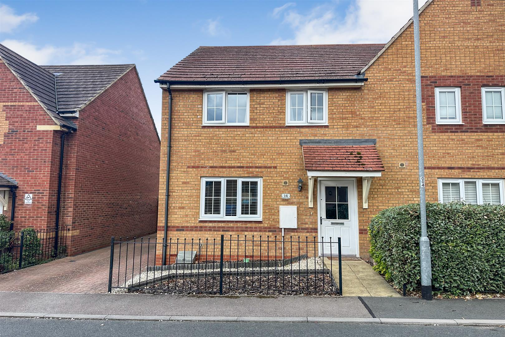 3 bedroom Semi-detached house For Sale