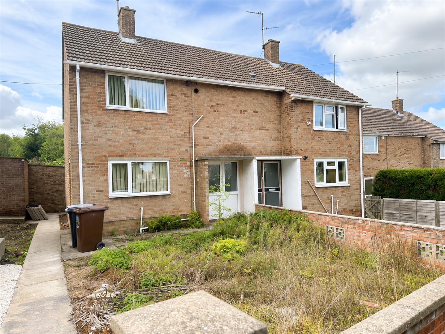 2 bedroom Semi-detached house For Sale