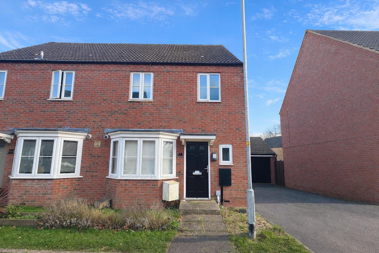 3 bedroom Semi-detached house To Let