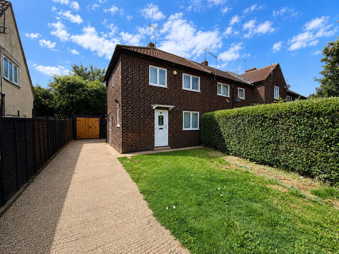 3 bedroom End of terrace house Under Offer