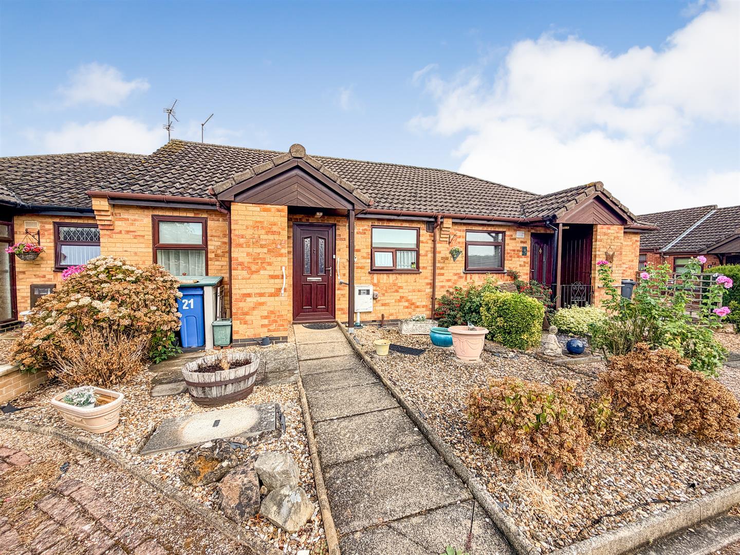 2 bedroom Detached bungalow For Sale