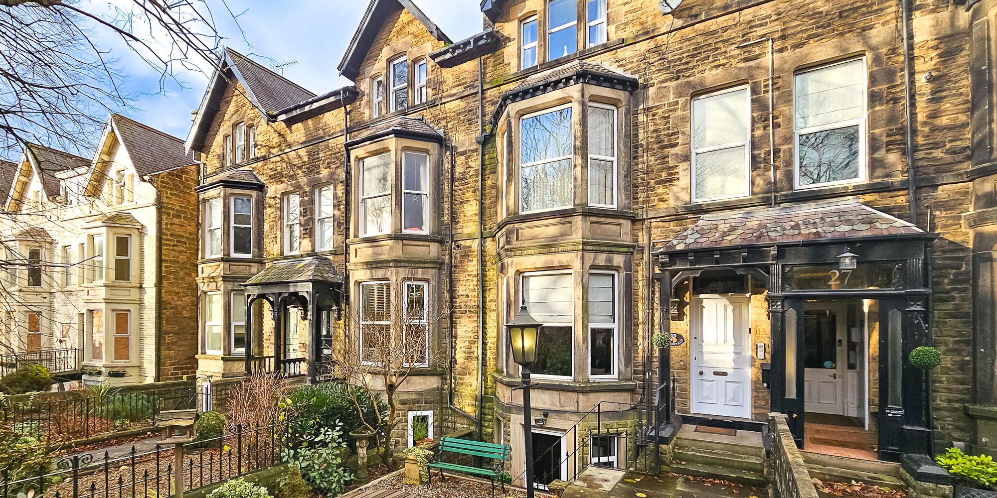 2 bedroom Flat For Sale