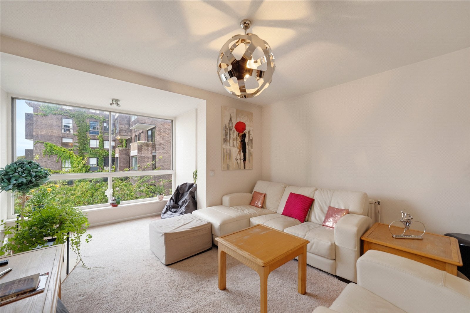 2 bedroom Flat For Sale