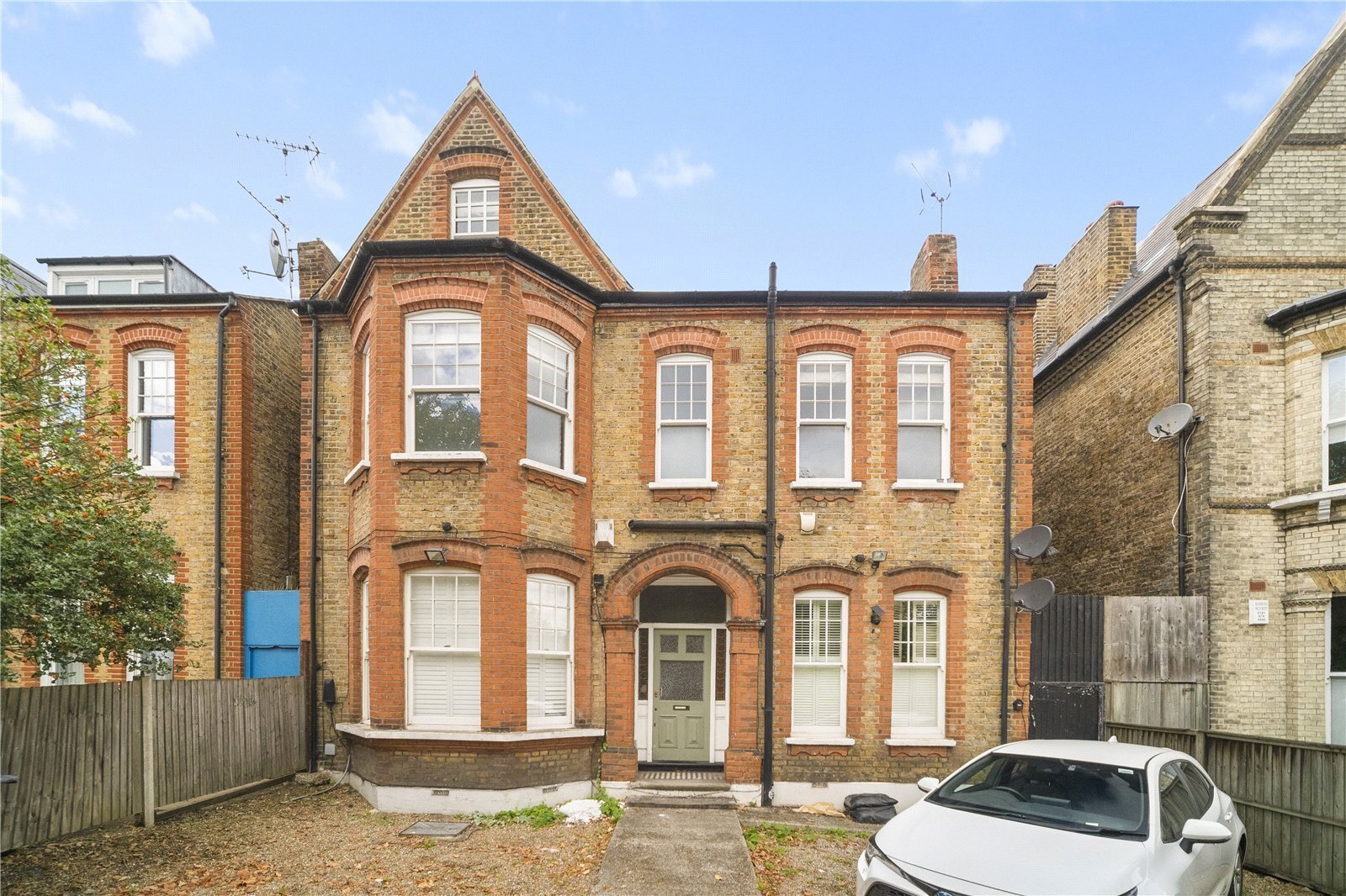 2 bedroom Flat For Sale