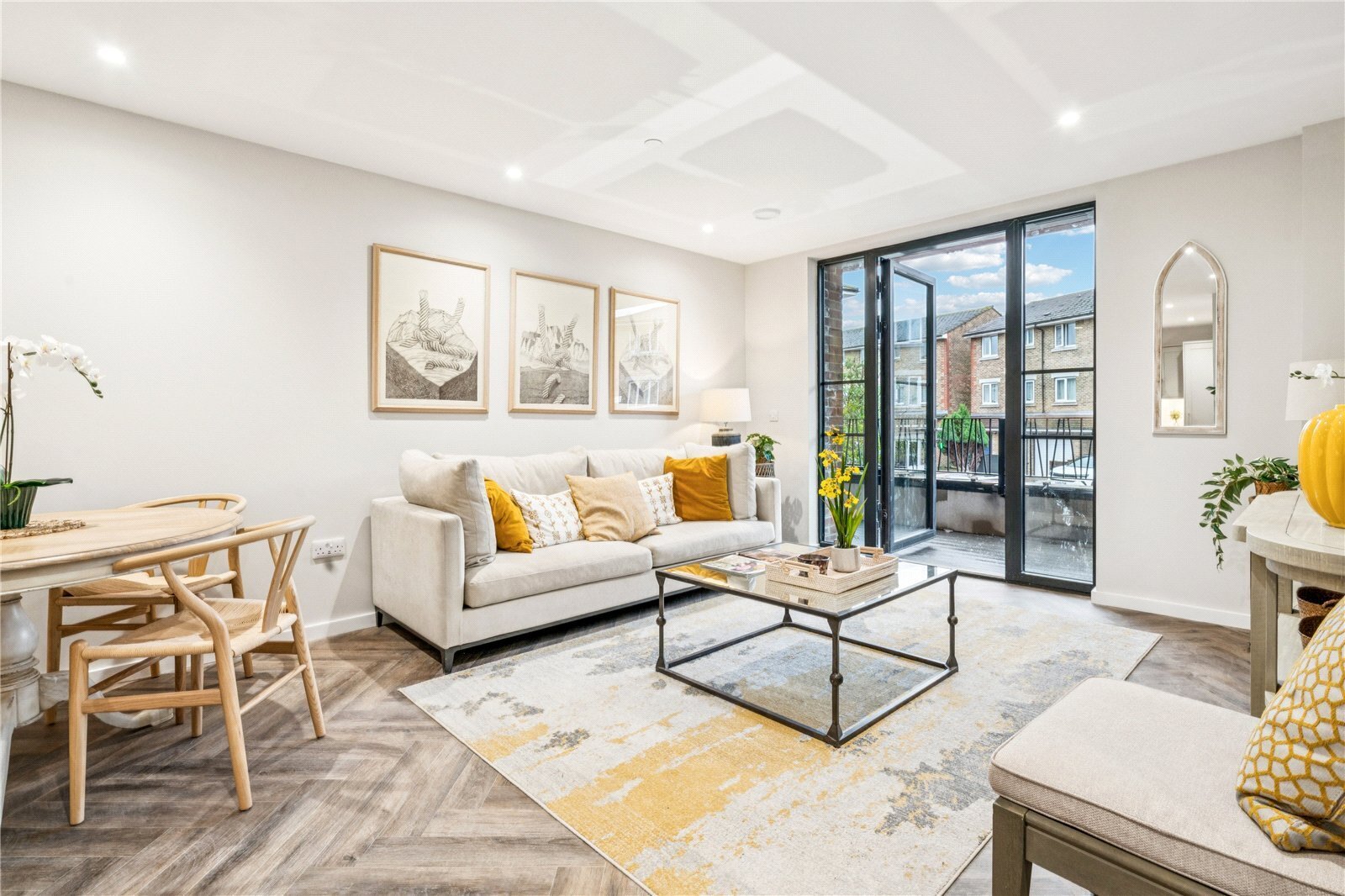 2 bedroom Flat For Sale