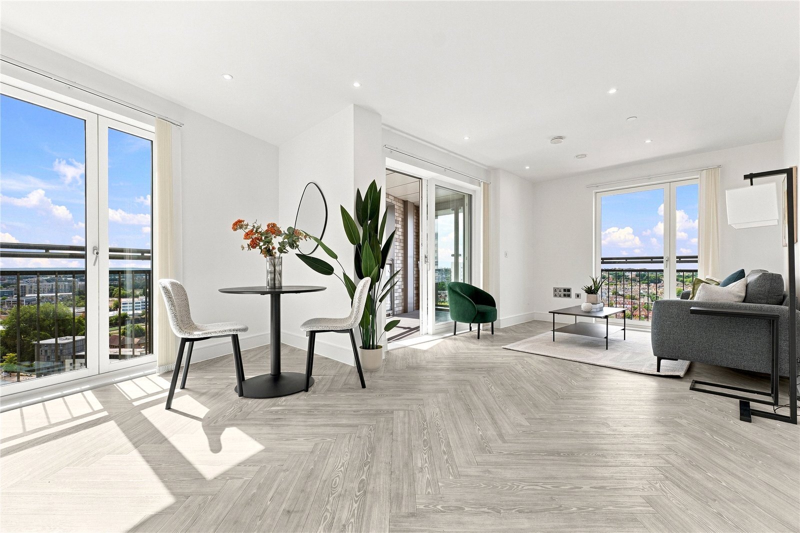 2 bedroom Flat For Sale