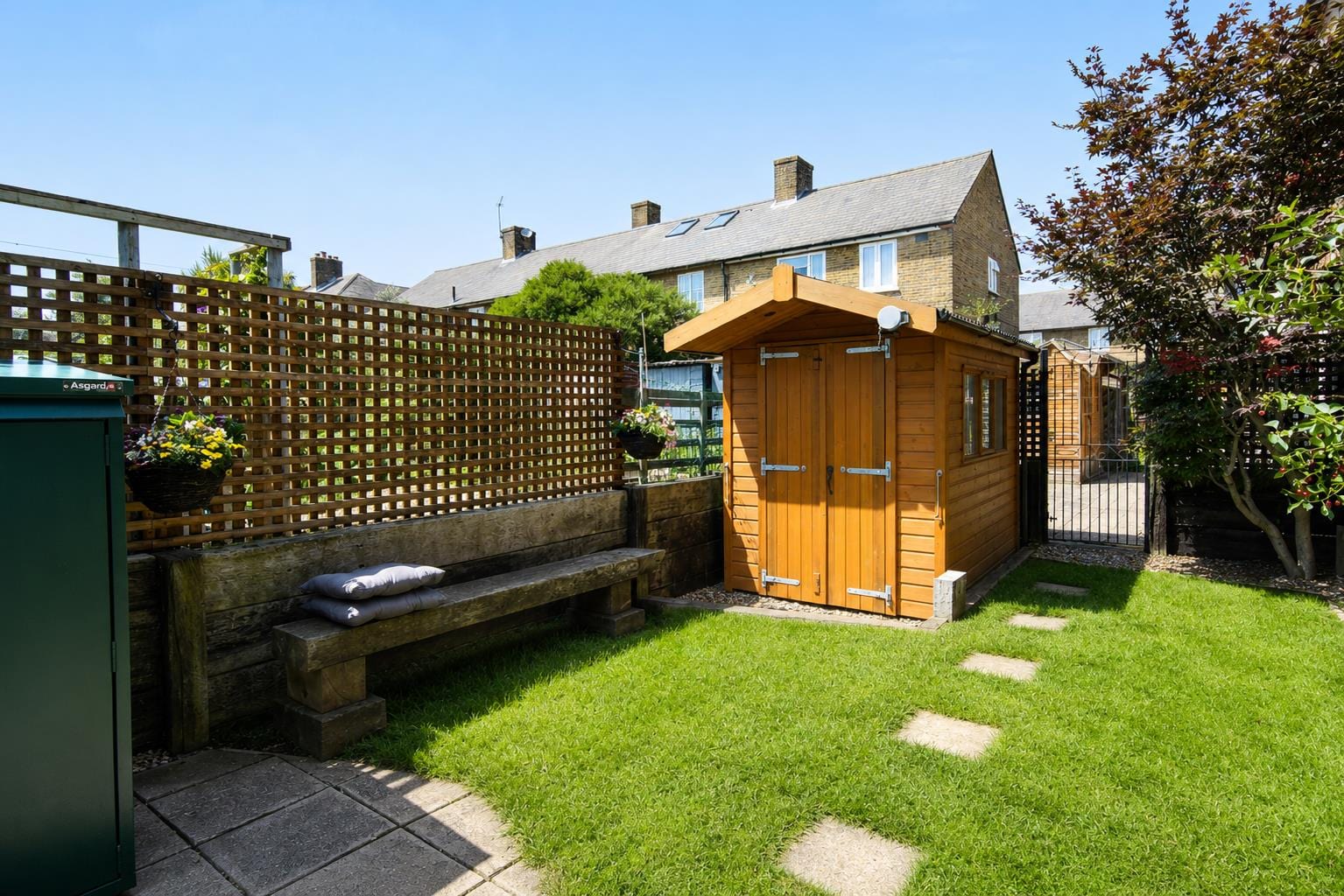2 bedroom Flat For Sale