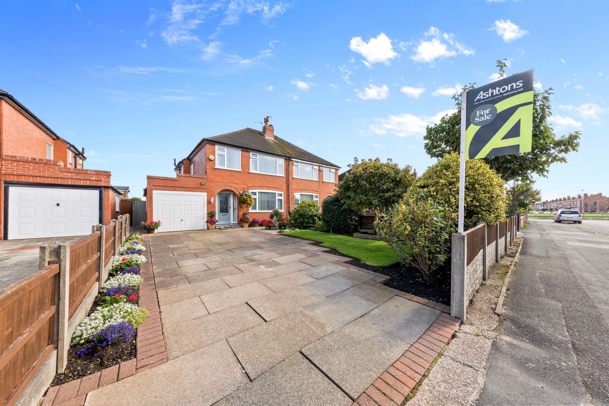 3 bedroom Semi-detached house For Sale