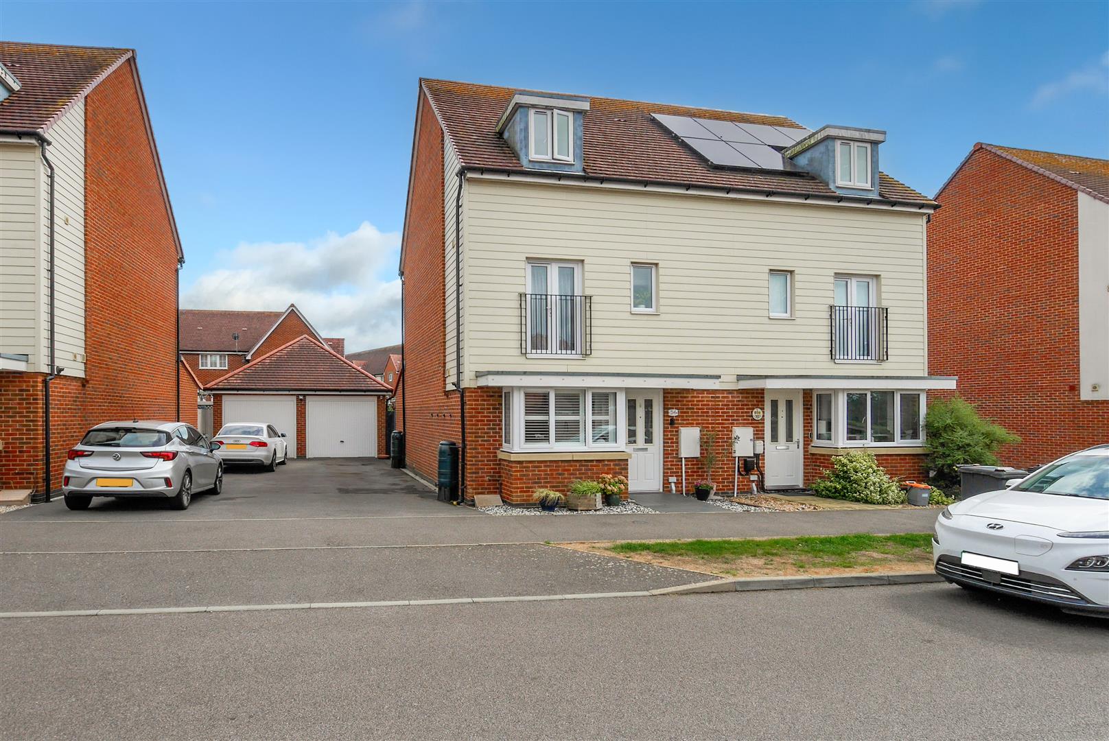 4 bedroom Semi-detached house For Sale