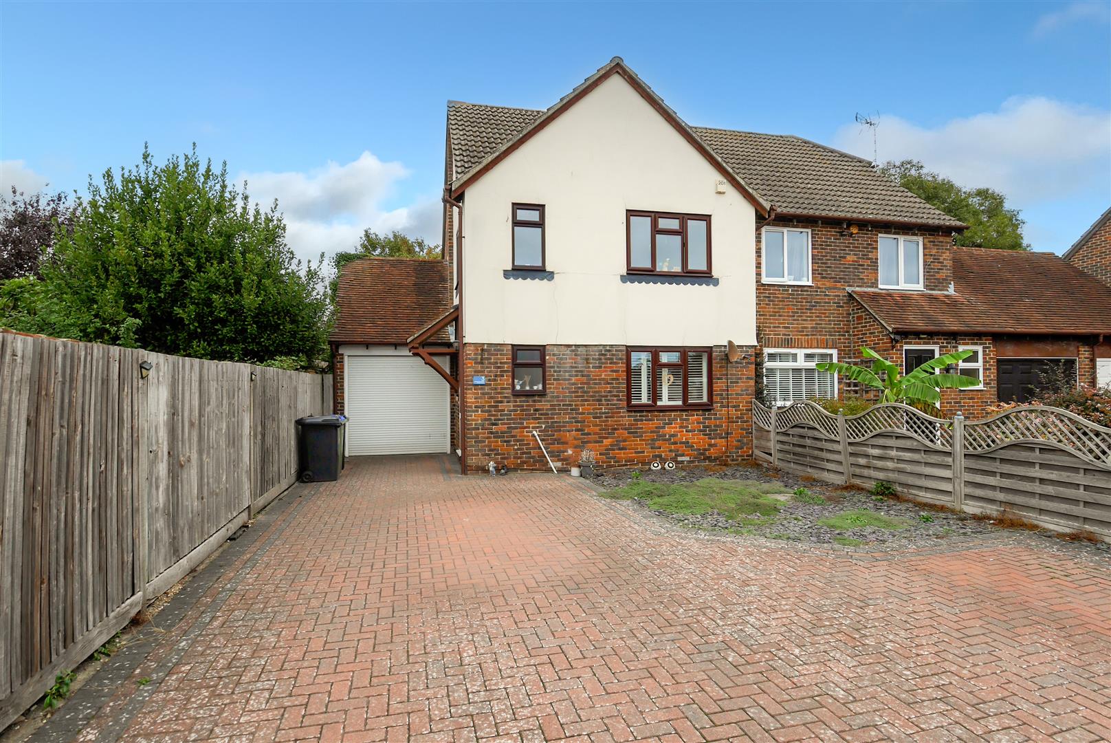 3 bedroom Semi-detached house For Sale