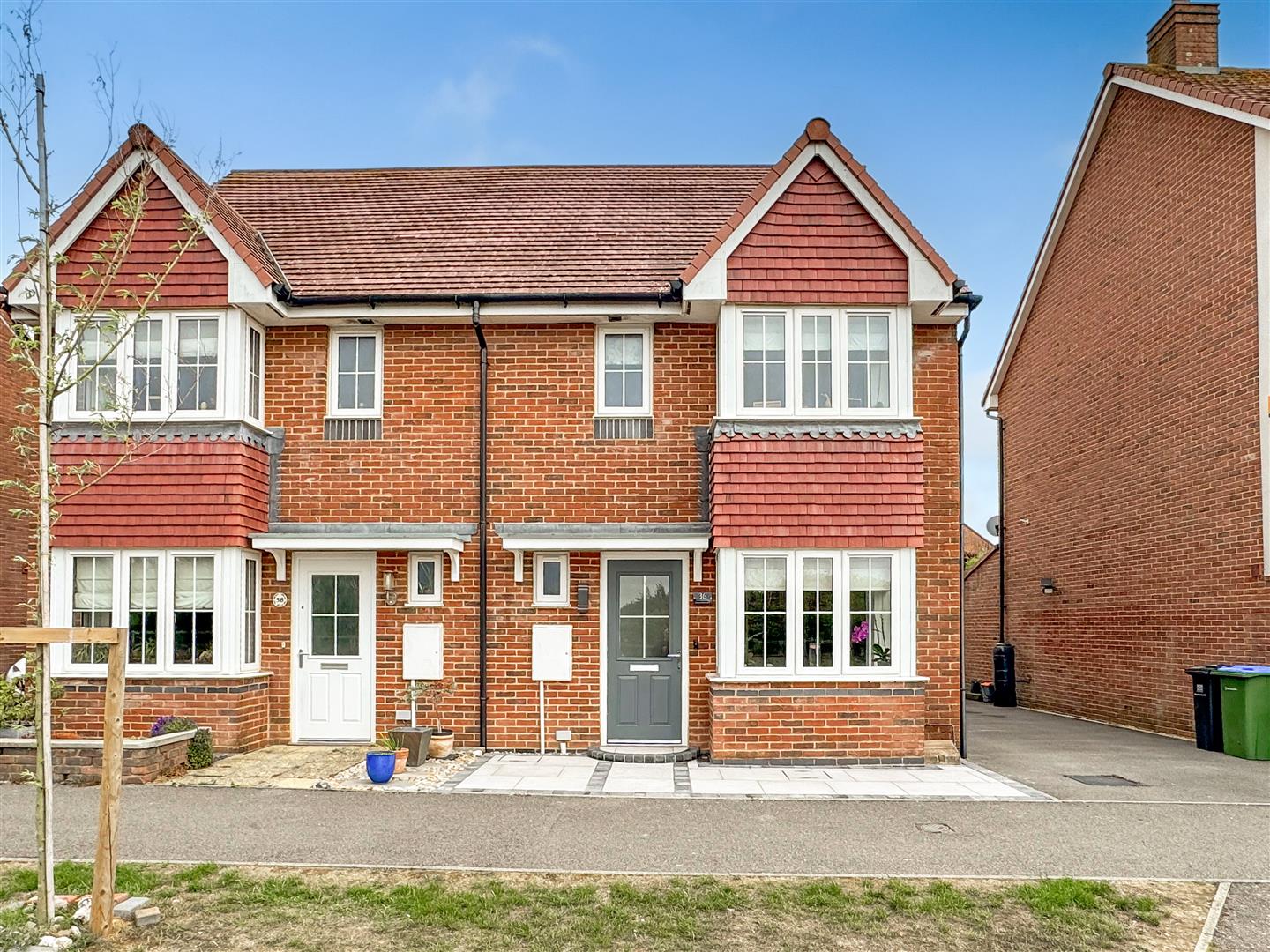3 bedroom Semi-detached house For Sale