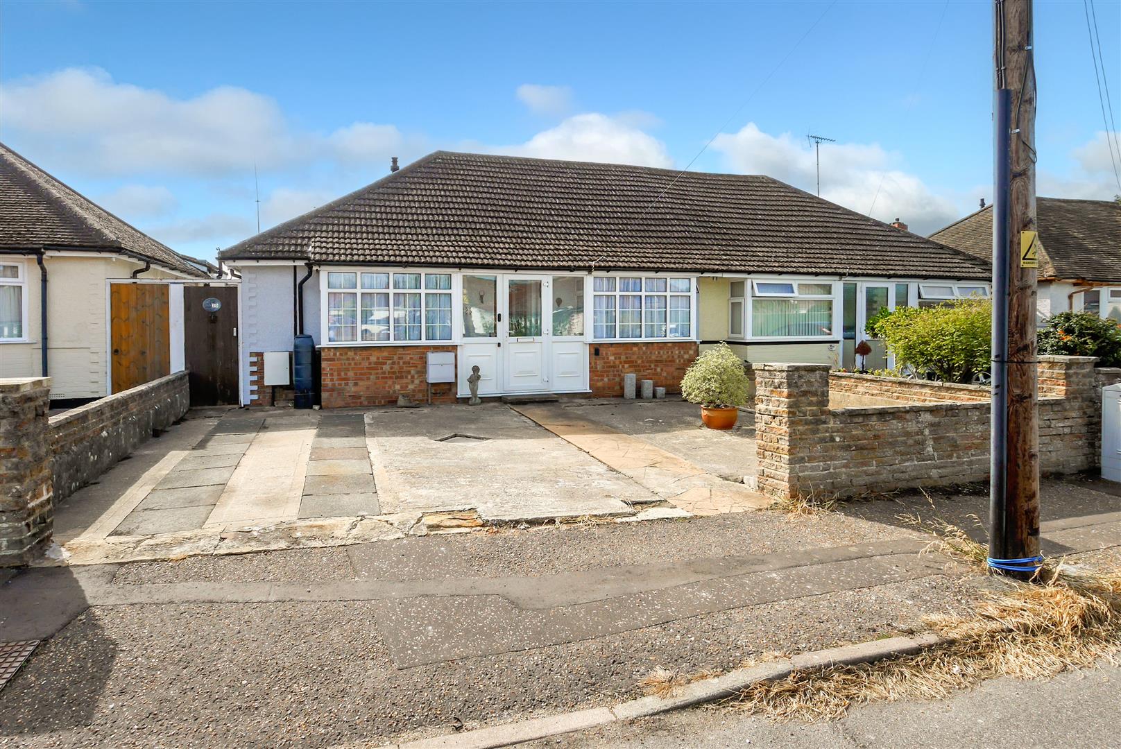 2 bedroom Detached bungalow For Sale