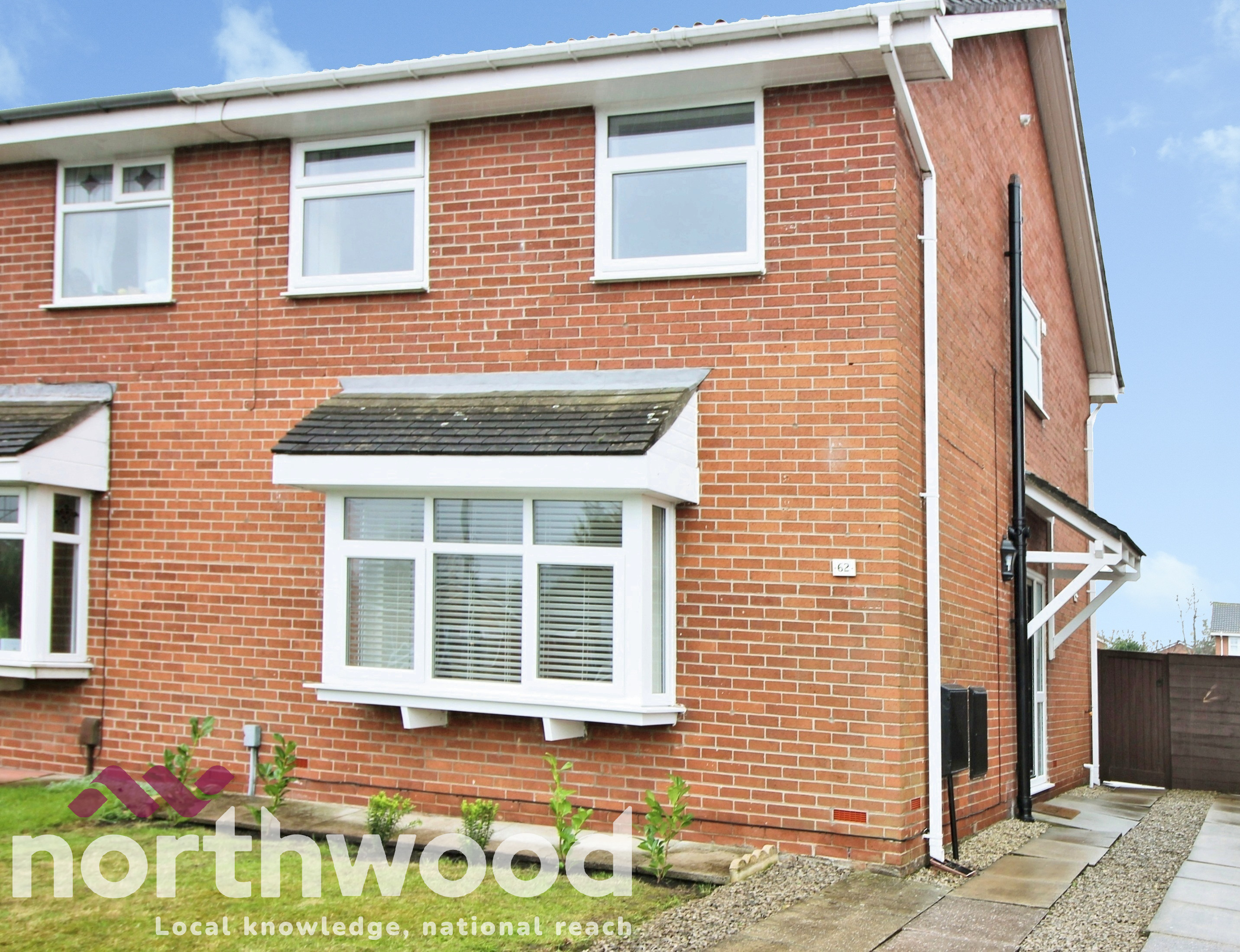 3 bedroom Semi-detached house To Let