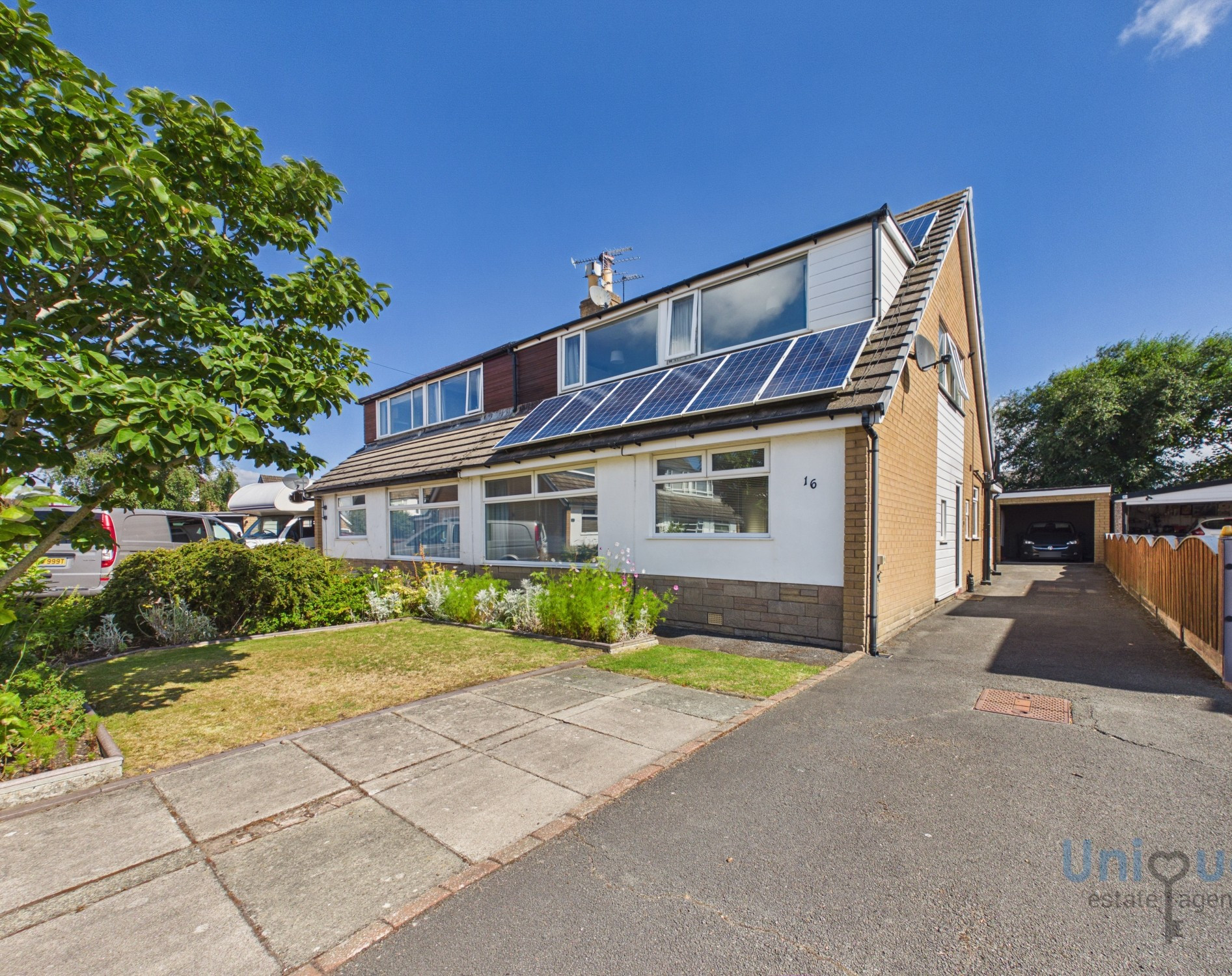 4 bedroom Detached bungalow For Sale