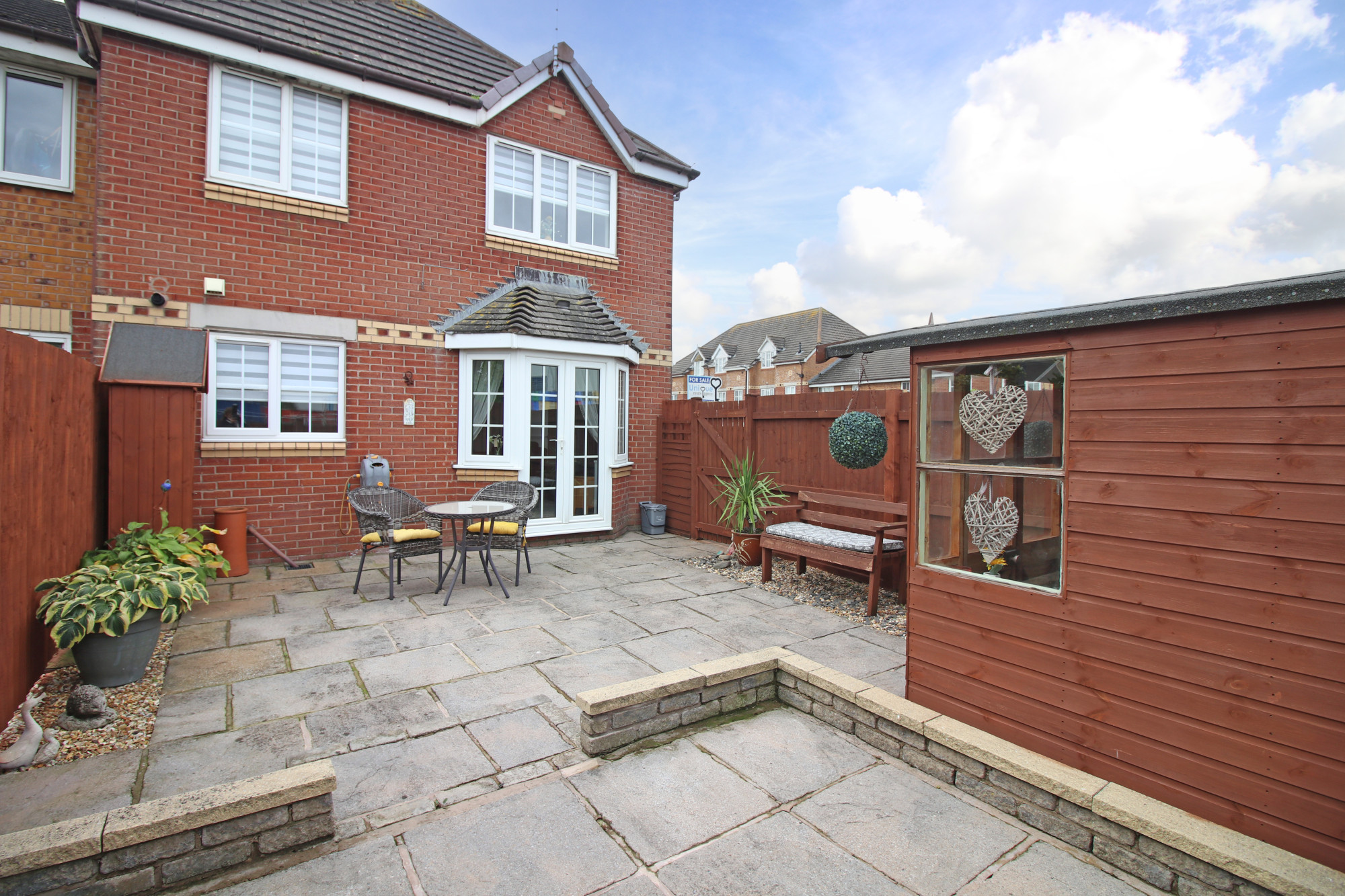 2 bedroom End of terrace house Under Offer