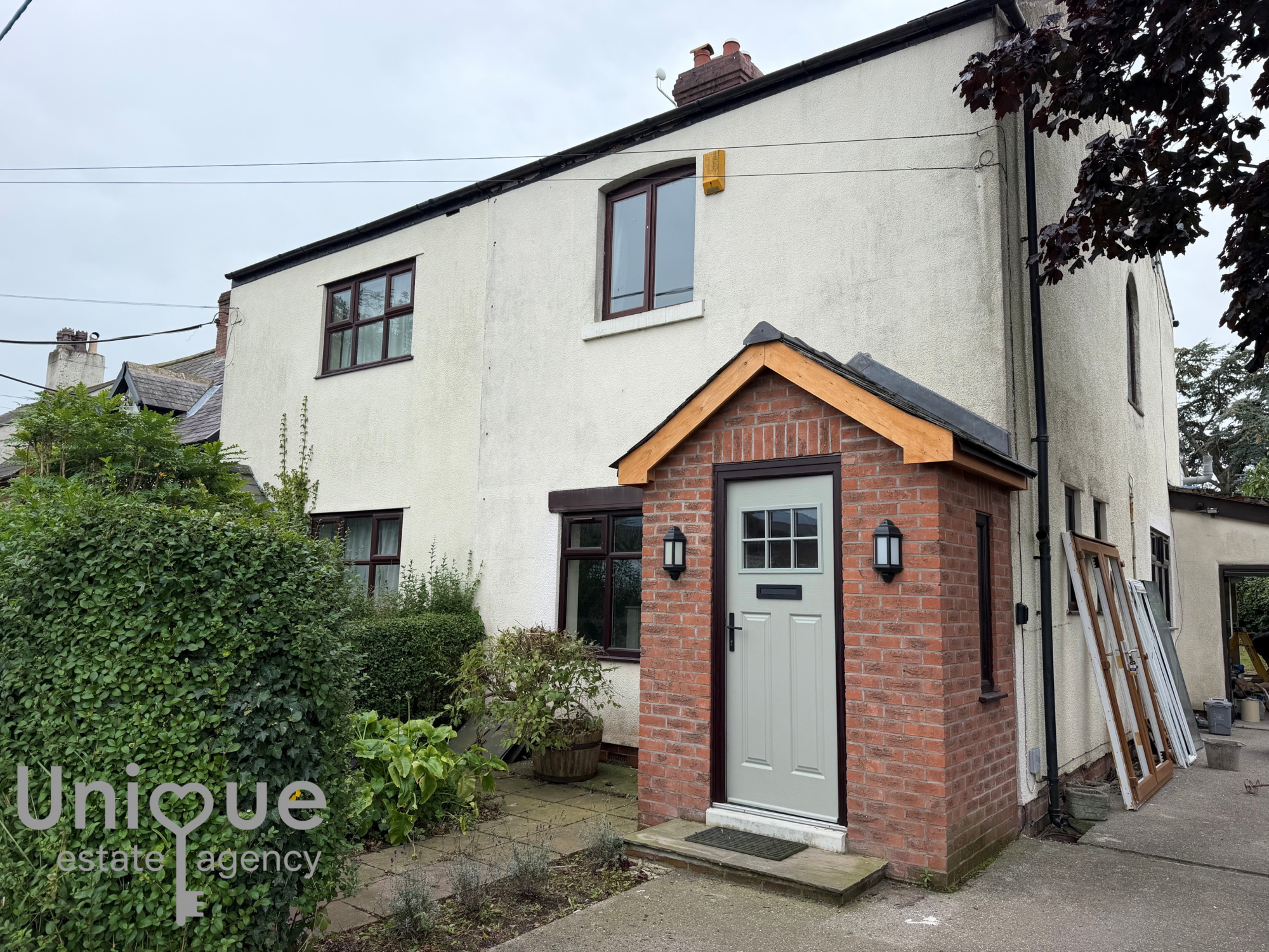 2 bedroom Semi-detached house To Let
