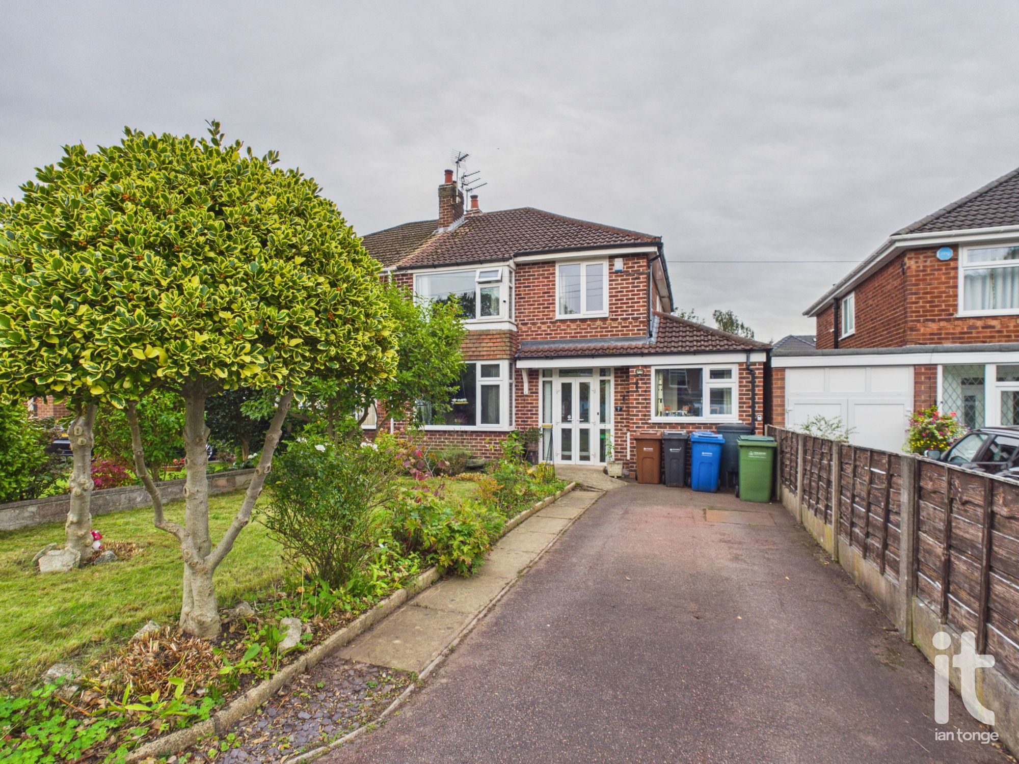 4 bedroom Semi-detached house For Sale