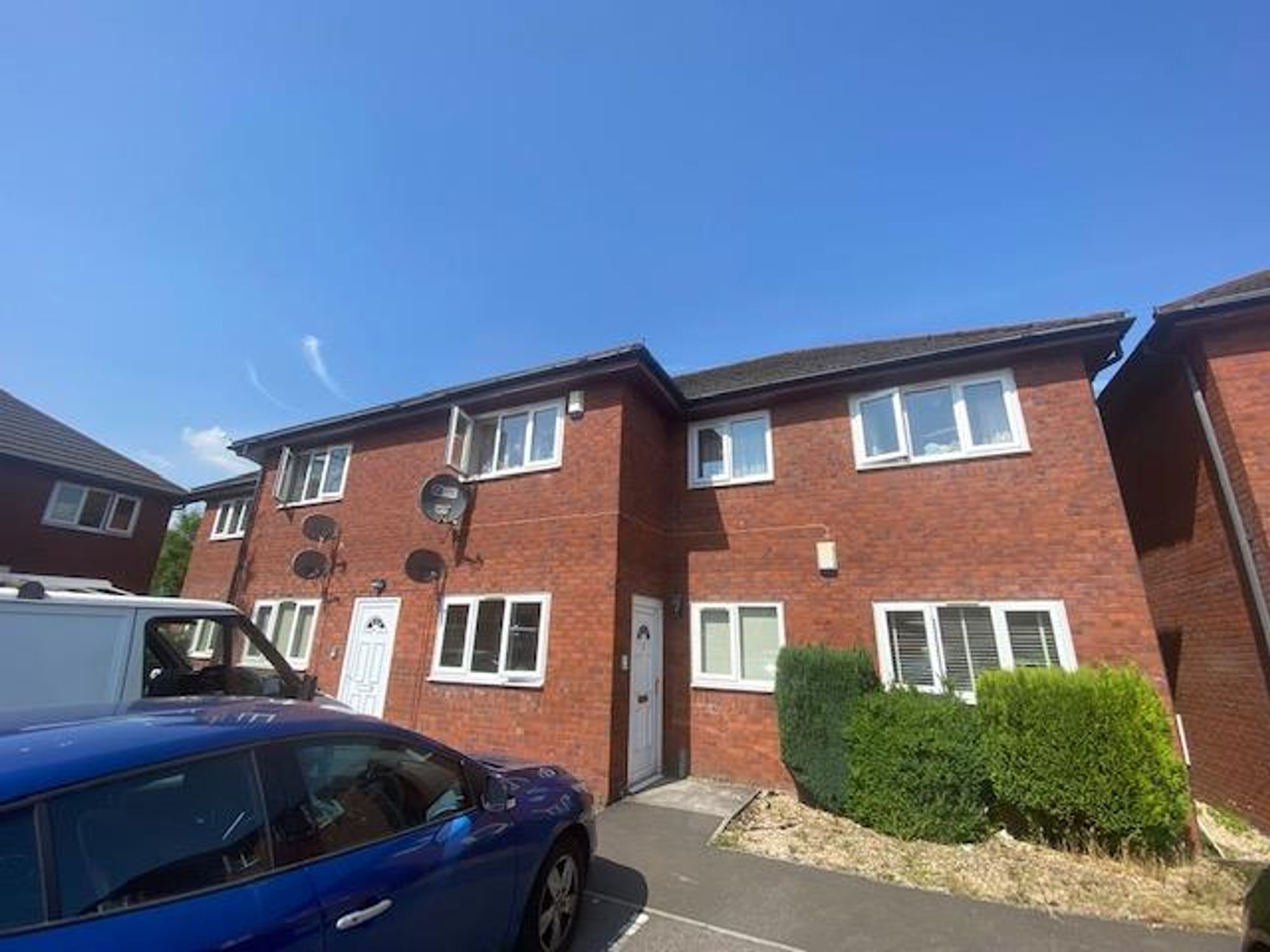 2 bedroom Flat To Let