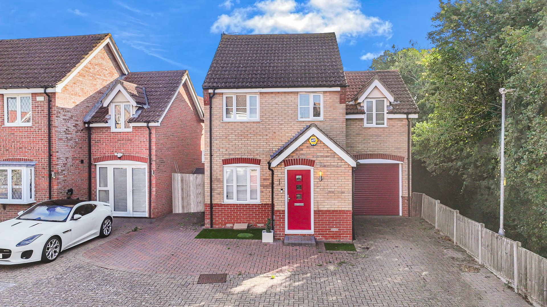 3 bedroom Detached house For Sale
