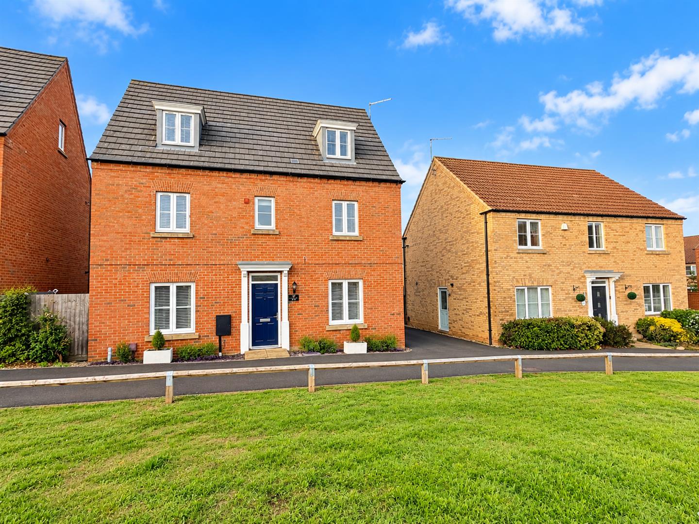 5 bedroom Detached house For Sale