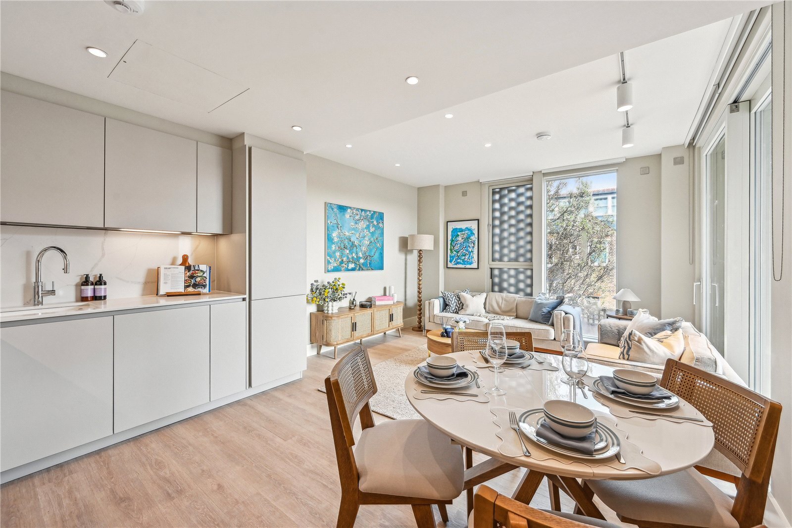 2 bedroom Flat For Sale