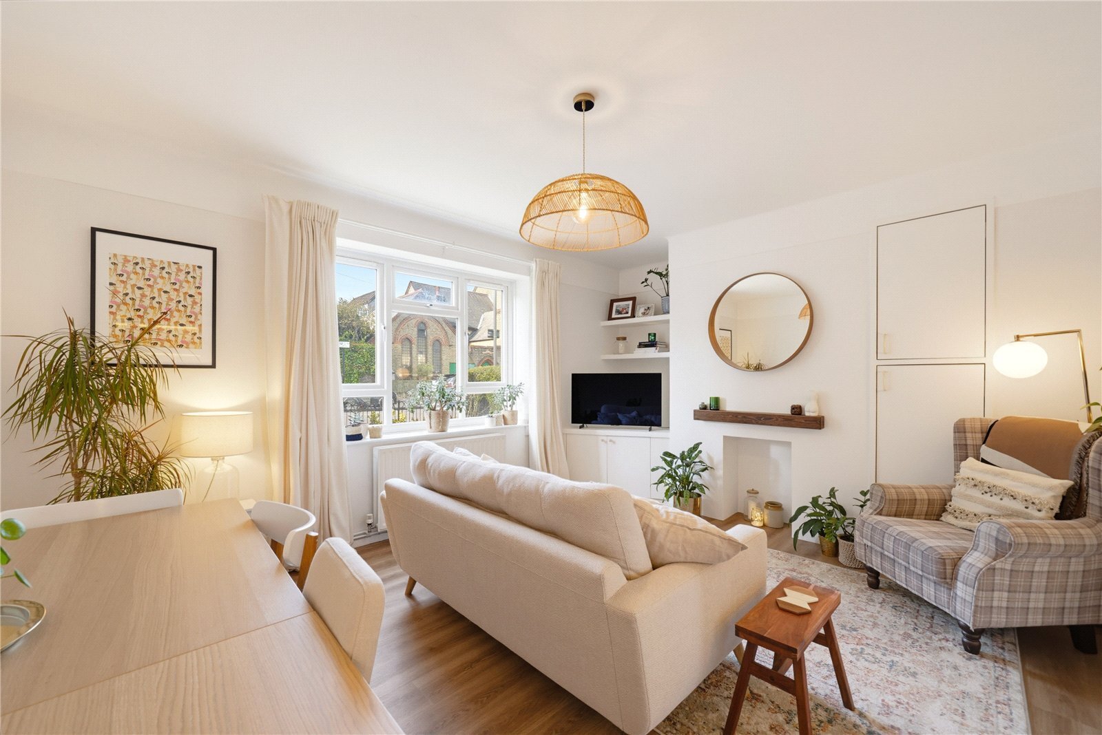 2 bedroom Flat For Sale