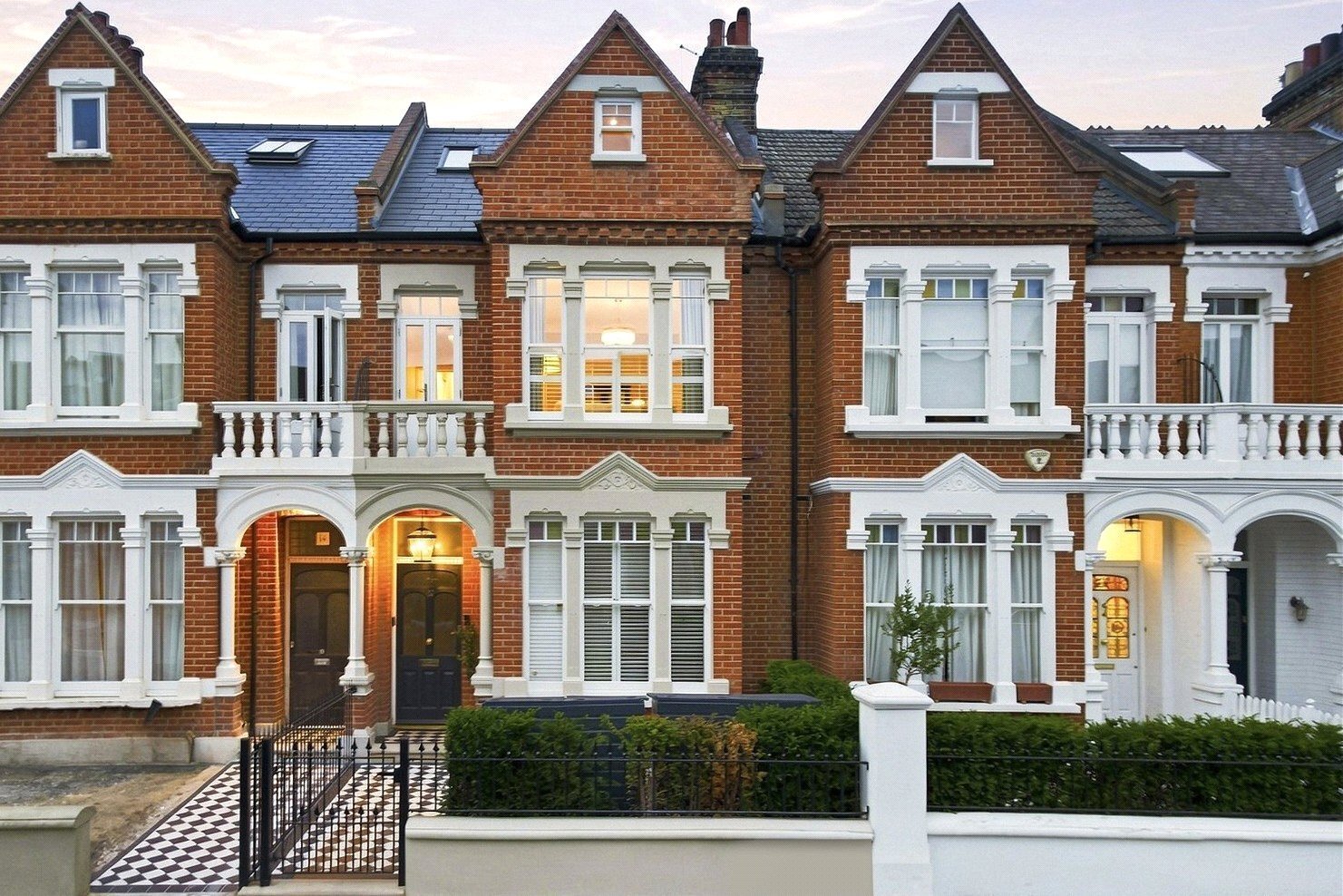 3 bedroom Maisonette For Sale
