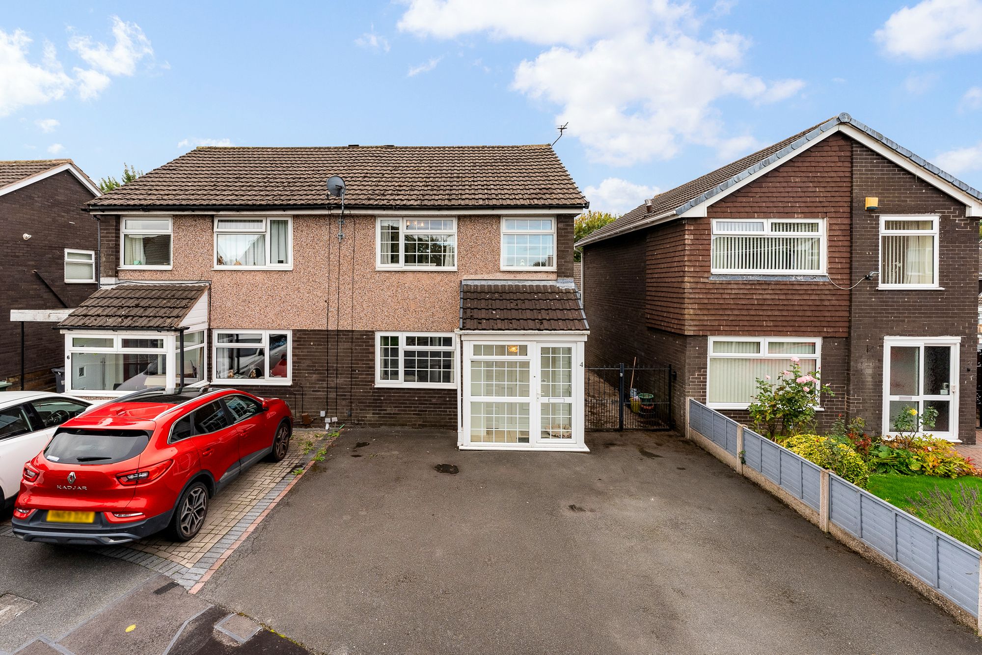 3 bedroom Semi-detached house For Sale