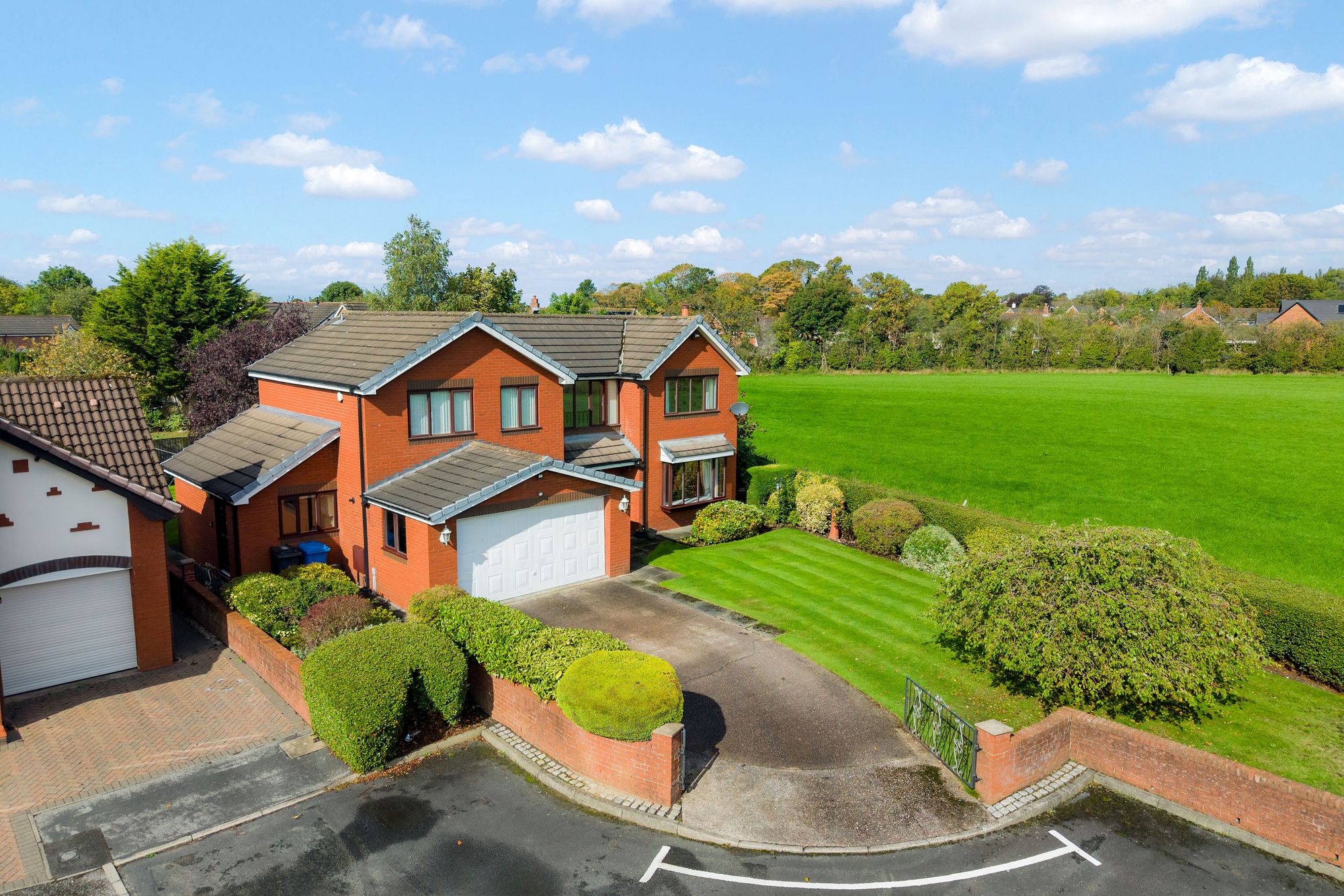 3 bedroom Detached house Under Offer