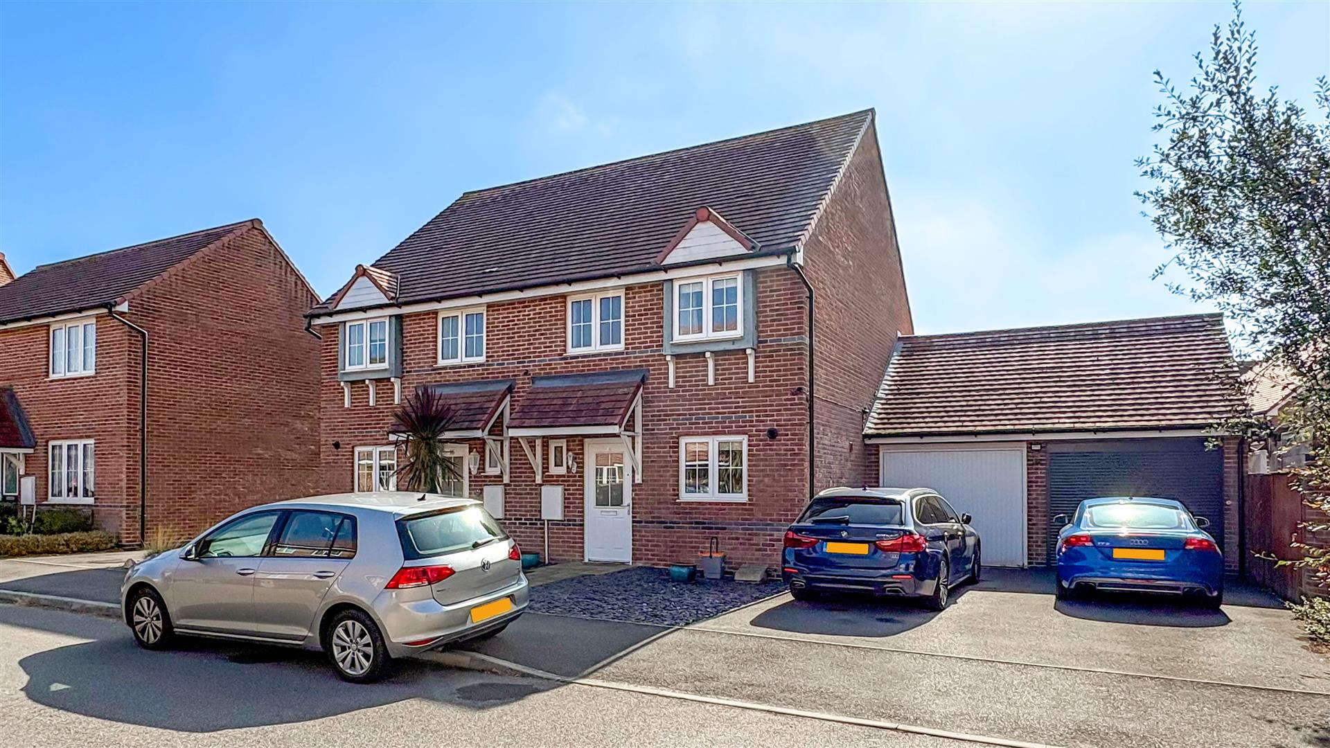 3 bedroom Semi-detached house For Sale