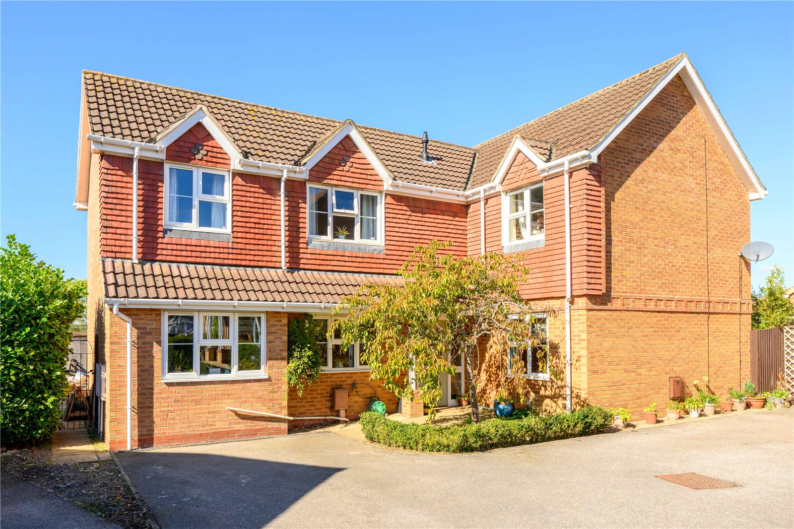 4 bedroom Detached house Under Offer