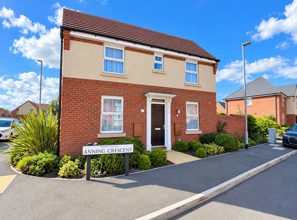 3 bedroom Semi-detached house To Let