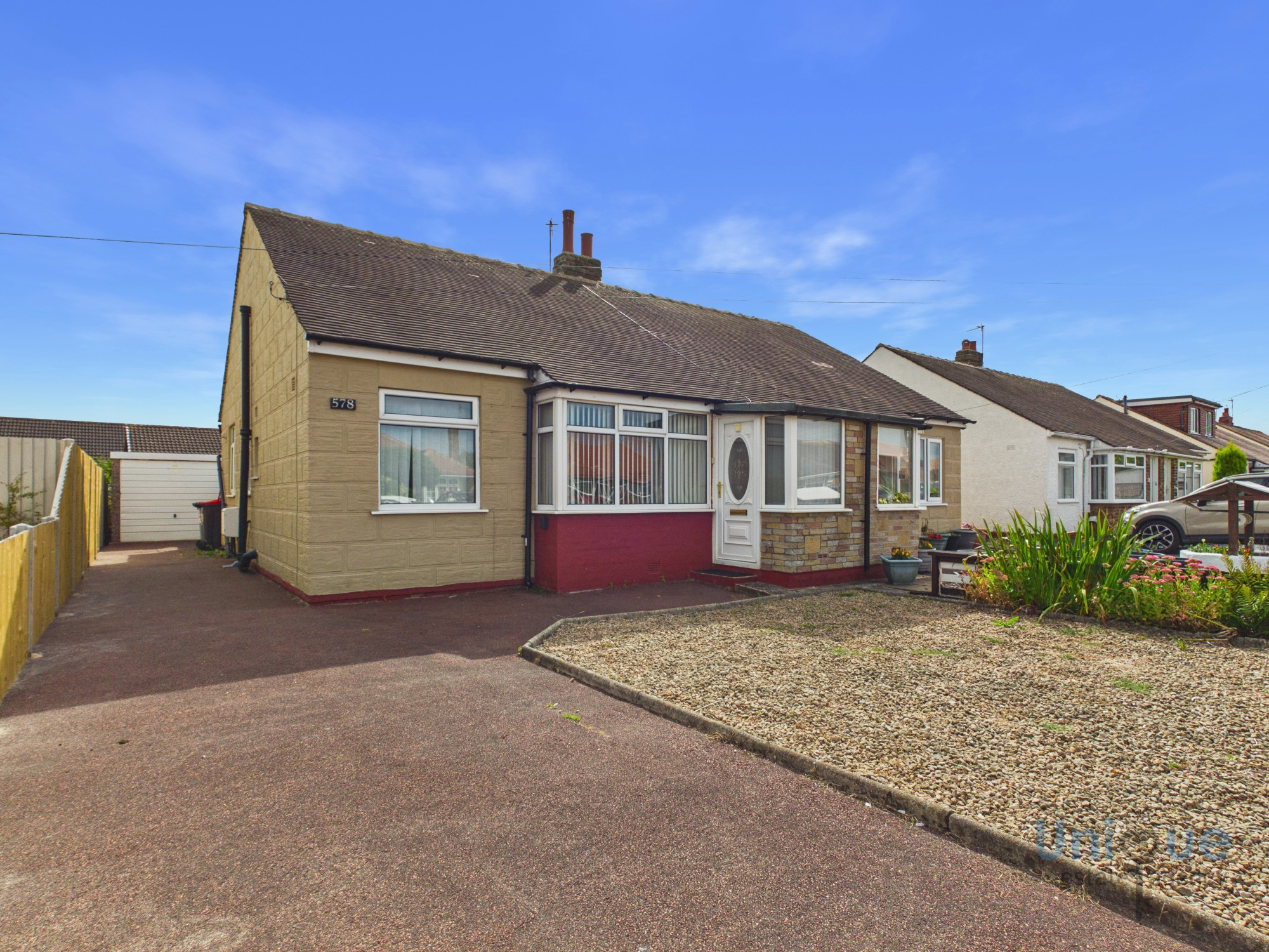 2 bedroom Detached house Under Offer