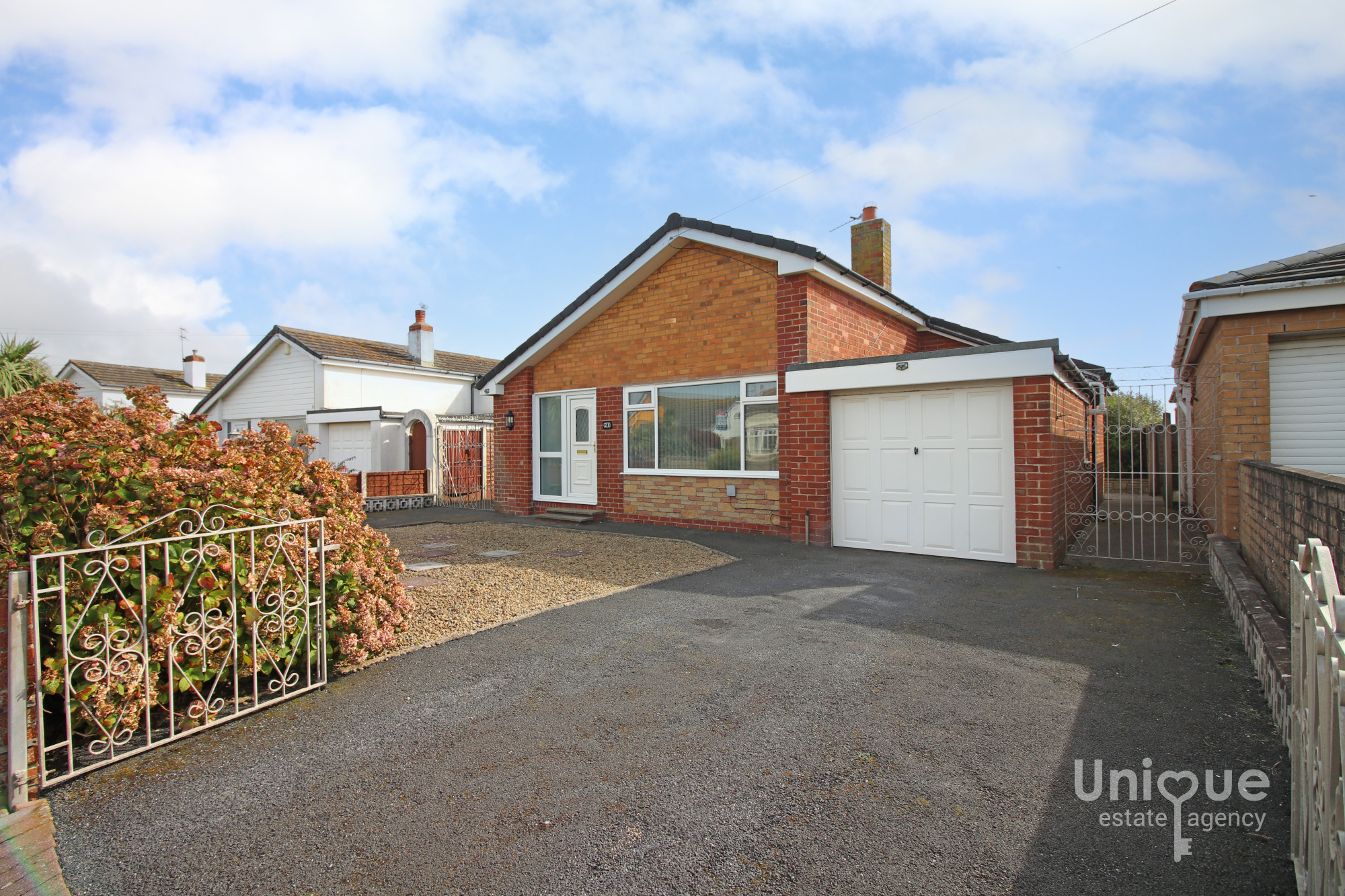 3 bedroom Detached house Under Offer