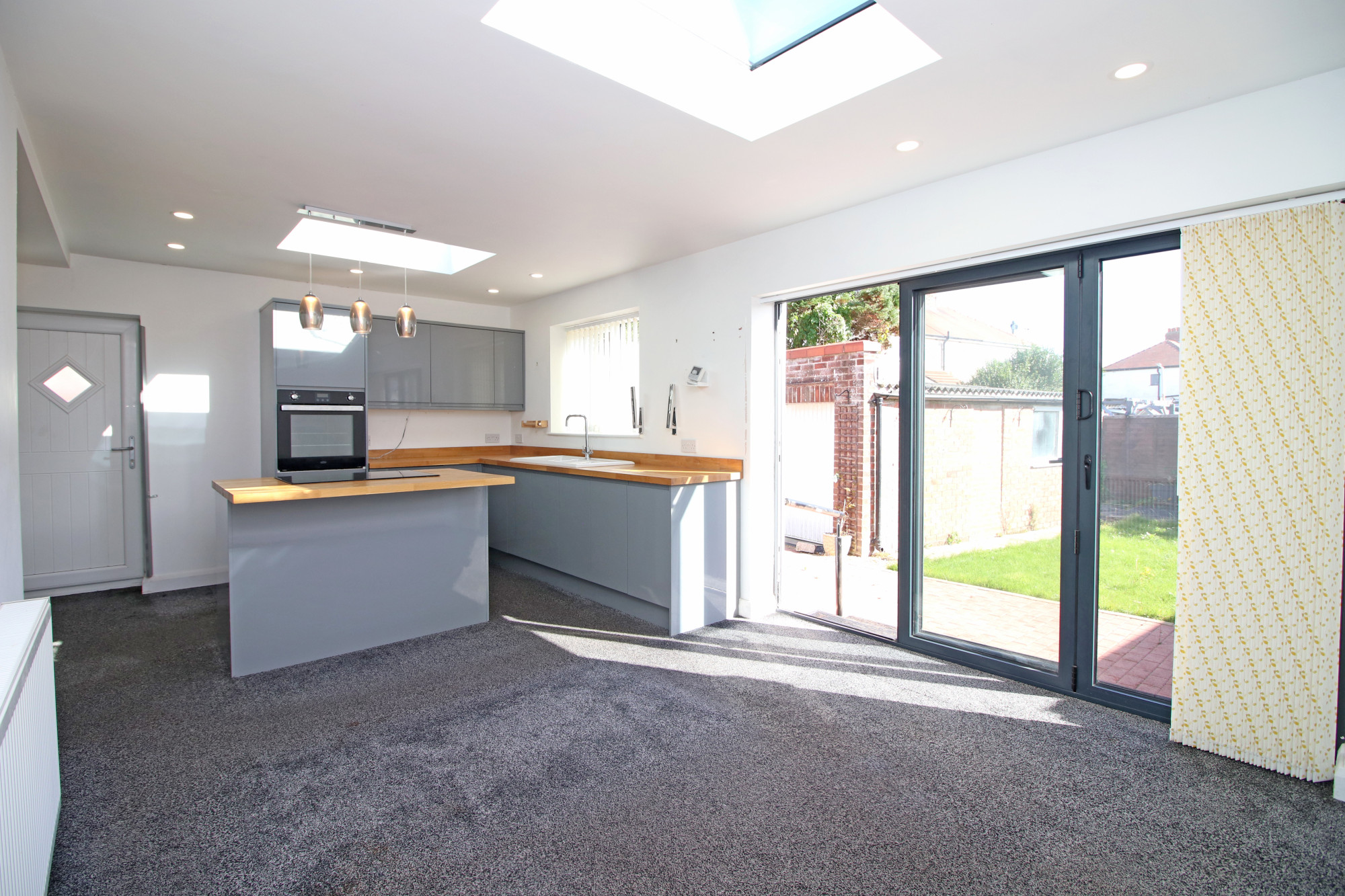 2 bedroom Detached house For Sale