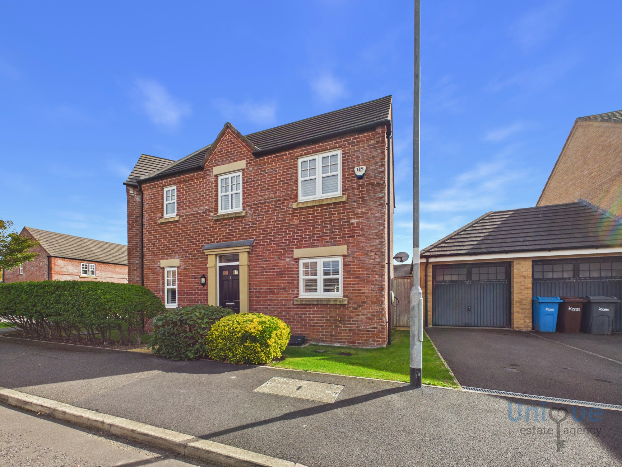 3 bedroom Semi-detached house To Let