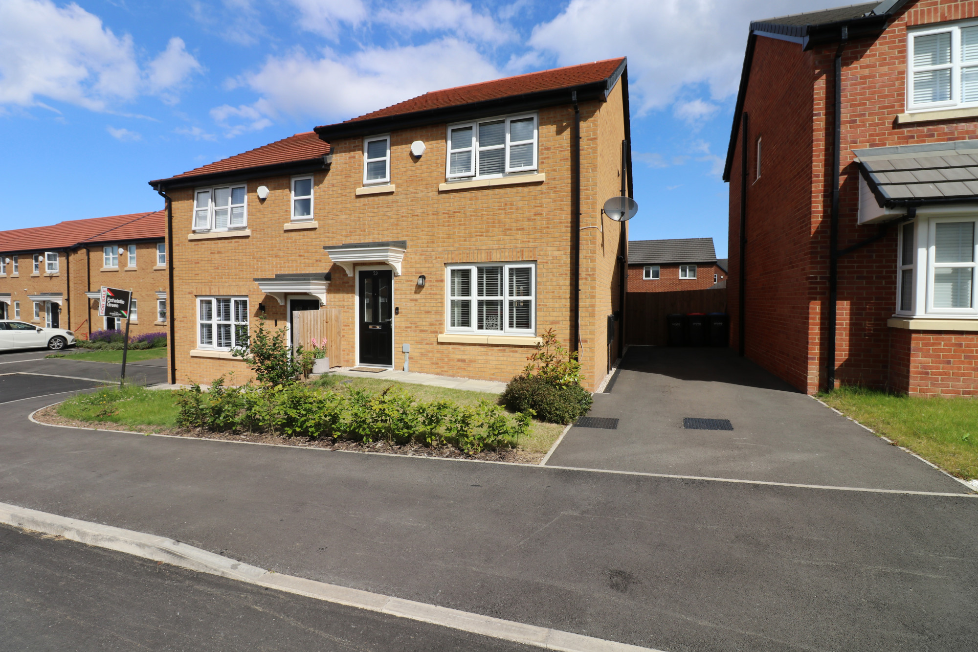 3 bedroom Semi-detached house For Sale