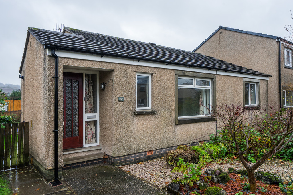 2 bedroom Detached bungalow To Let