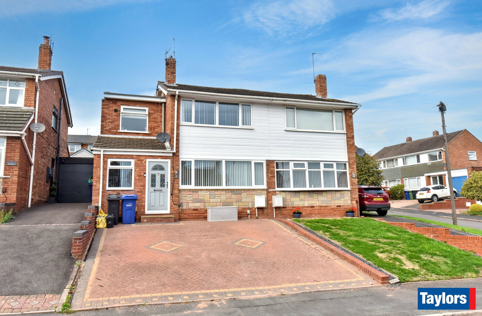3 bedroom Semi-detached house For Sale